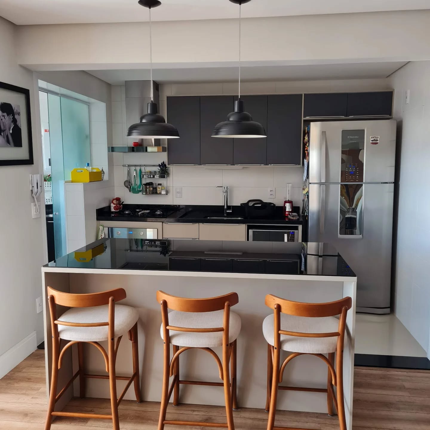 Vale a Pena Ver de Novo!
Esta cozinha moderna e sofisticada foi planejada e montada por nós há alguns anos, e continua incrível até hoje!
Com armários sob medida, acabamento impecável e design elegante, este projeto prova que a qualidade e o estilo da Innovafatto resistem ao tempo.
Durabilidade, sofisticação e funcionalidade em cada detalhe.
Porque aqui, você sonha e nós planejamos!
#Innovafatto #VocêSonhaENósPlanejamos #CozinhaModerna #CozinhaSobMedida #DesignIntemporal #ValeAPenaVerDeNovo