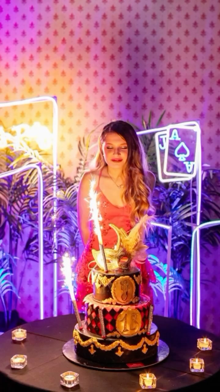 ✨Typelovers - we create, you celebrate.✨
VILLA CARRARA @villa_carrara_eventi
Immagina una location esclusiva immersa nel verde, con una vista mare che ti toglie il fiato e tramonti mozzafiato. Un ambiente perfetto per creare ricordi indimenticabili insieme ai tuoi amici, con musica, divertimento e un’ottima cucina che renderanno la tua festa ancora più speciale. 🎶🍽️
Non perdere l’occasione di celebrare il giorno più importante della tua vita in un luogo da sogno! 💫
#VillaCarrara #Festa18 #VistaMare #TramontoIndimenticabile #Divertimento #Musica #CiboDelizioso #FestaConGliAmici# #villacarrara #typeloversevents