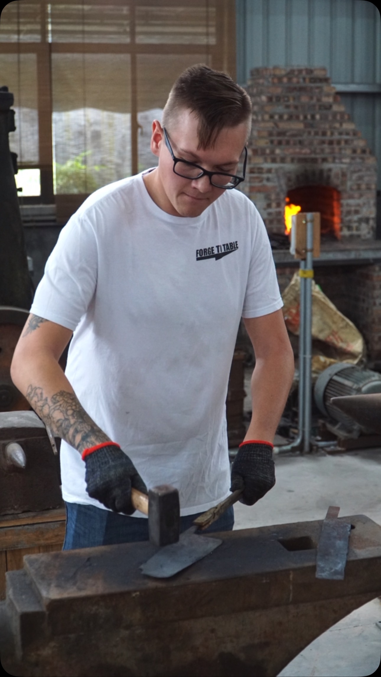 Happy Birthday to our VP of Culinary & Outreach at Forge To Table, @bam.surgess!
You’ve likely seen him slinging blades at markets in Providence, repping us at shows, or crafting the incredible recipes that bring our knives to life. Cheers to another sharp year!
#HappyBirthday #ForgeToTable