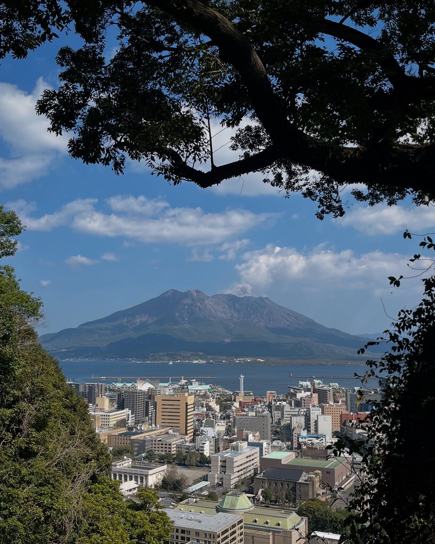 鹿児島市+別府市
Kagoshima City + Beppu
—
1. The view of Sakurajima from Shiroyama Peak
2. Sengan-en Residence
3. Satsuma Kiriko cut glass
4. Snacking on かるかんand other traditional sweets
5-6. The famous 海地獄 in 別府市
7. 地獄蒸し
8-9. 大分steak
10. En-route to Kumamoto!