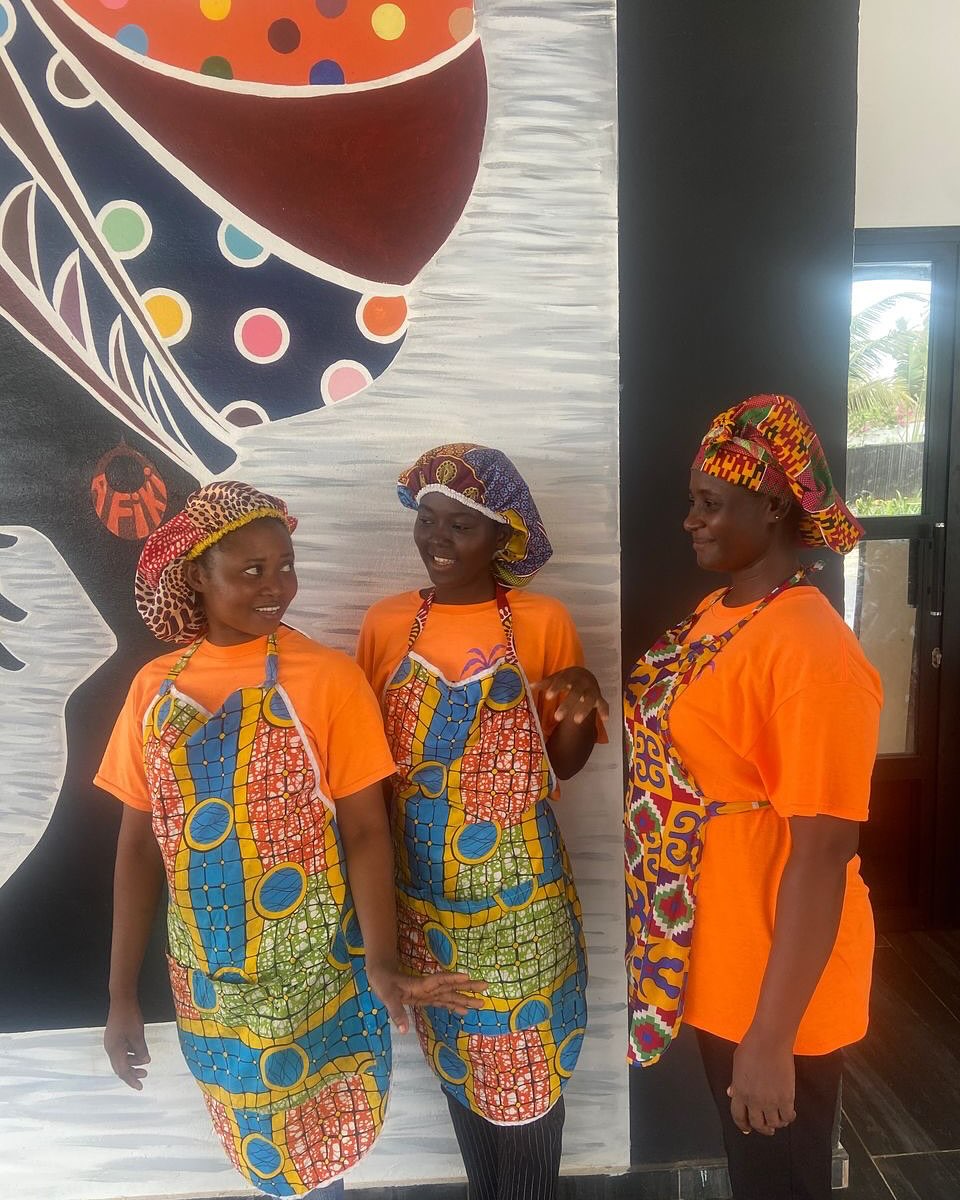 A guest said our kitchen team don’t look “professional” enough… But here’s the thing—we LOVE our bold colors, African prints, and radiant smiles.
So we’re asking YOU: Do you agree our kitchen team look unprofessional?
Let us know your thoughts in the comments!
#AfikiKitchen #AfikiBeachHouse #ProudlyAfrican #BeachsideVibes #LocalLove #SupportLocal #AuthenticallyUs