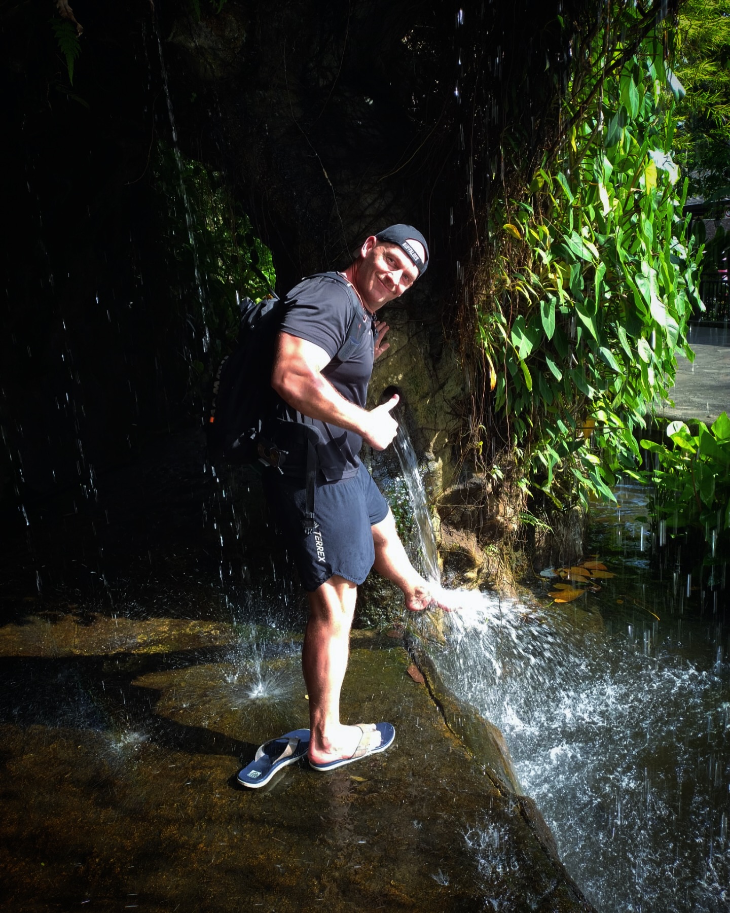 A visit to the botanic garden in SG is mainly a cleanse to your mind and soul, other parts just tag along 🙏🏼😝🌴🪷
📸 by @simondebesac #singapore #travelasia #exploring