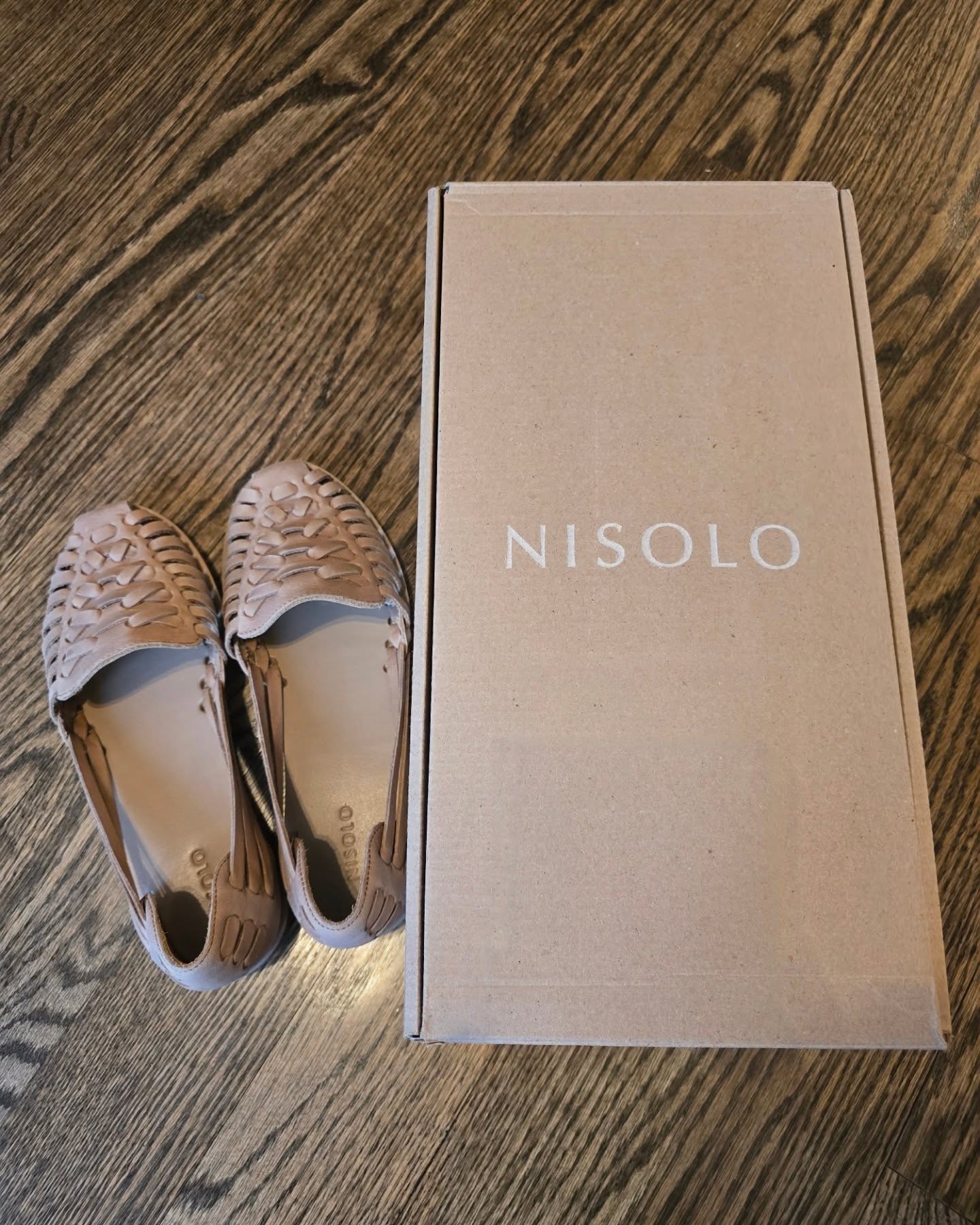 @nisoloshoes just arrived💛 It will be a perfect shoes/sandals for spring-summer! For a walk, for driving, for beach, and for travel. Not too casual like sneaker, and not too wintery like a loafers 👍 can't wait to wear them!
#nisolo #sandals #sandalseason