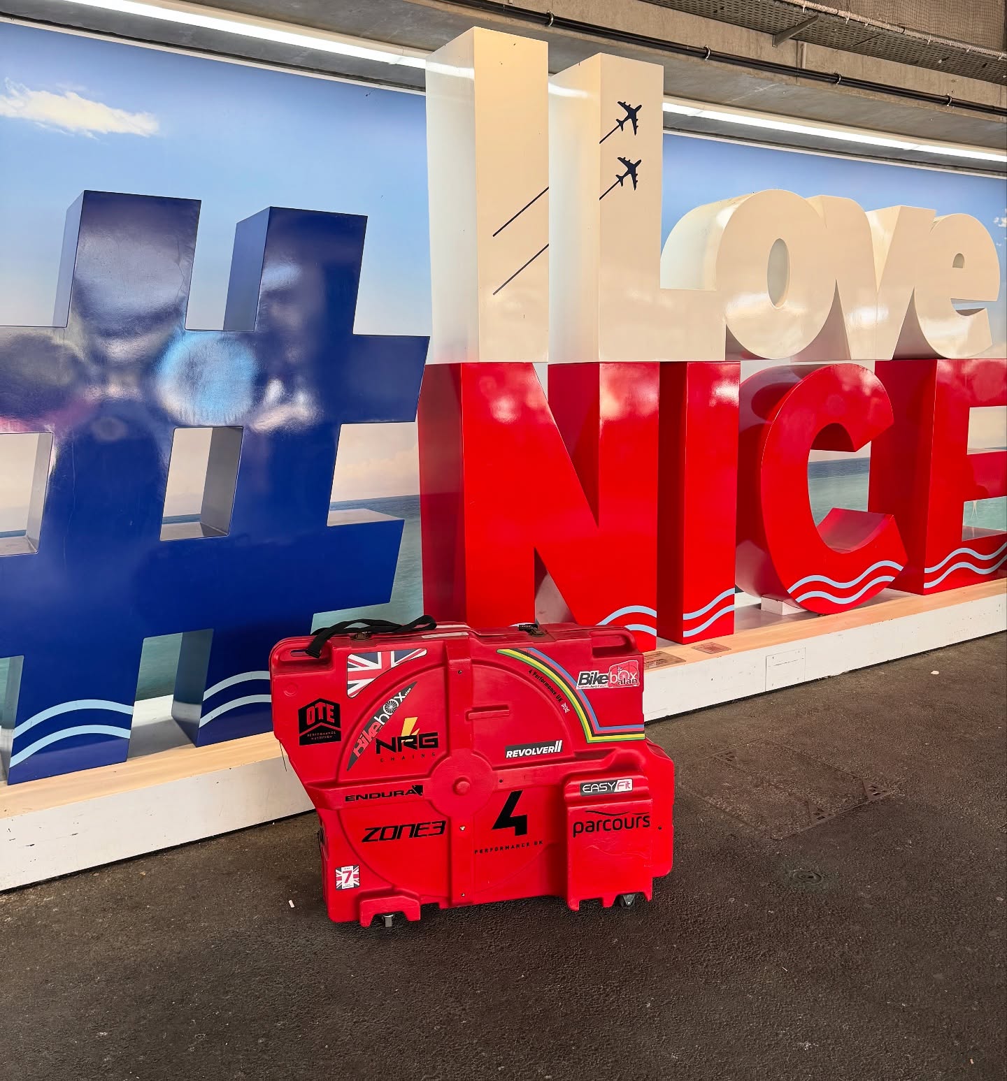 The 4PerformanceUK @bikeboxalan on tour in Nice, France 🇫🇷👌
No better way to safely and conveniently transport your bike abroad. Check them out 👍
Team: @jon_warren_tri @sunshine_nutrition_ @aspiresportpsych_pt @kp_trail_adventures
Partners: @youngagain_cycles @otesportsgb @nrgchains @rideparcours @zone3official @evolve.aero @bikeboxalan @completephysio @nopinz @thealtitutecentre