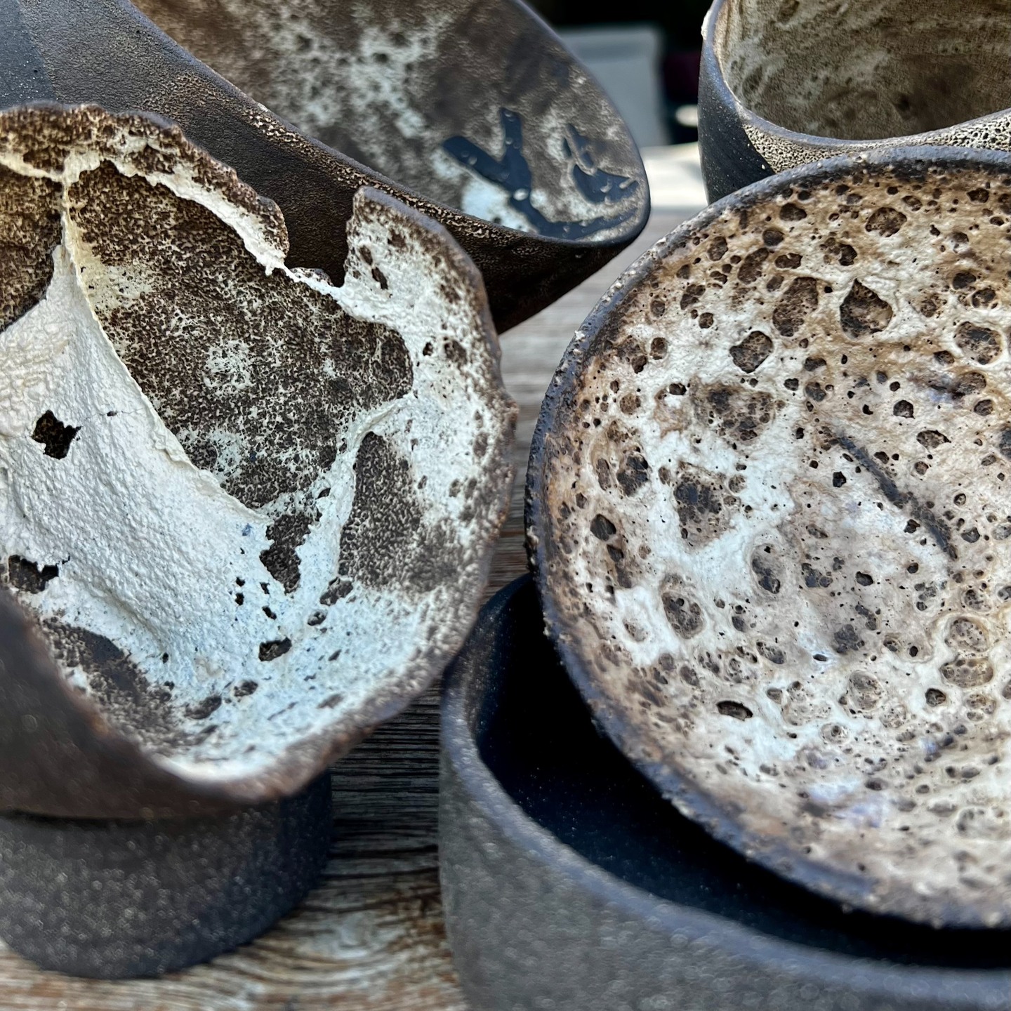 Beautiful day to have a kiln disaster, but enough pieces survived to take on Wednesday to the Boat House in Caol Ruadh. Based around found objects at the foreshore covered in barnacles. Grogged black earthstone clay with magma glaze.