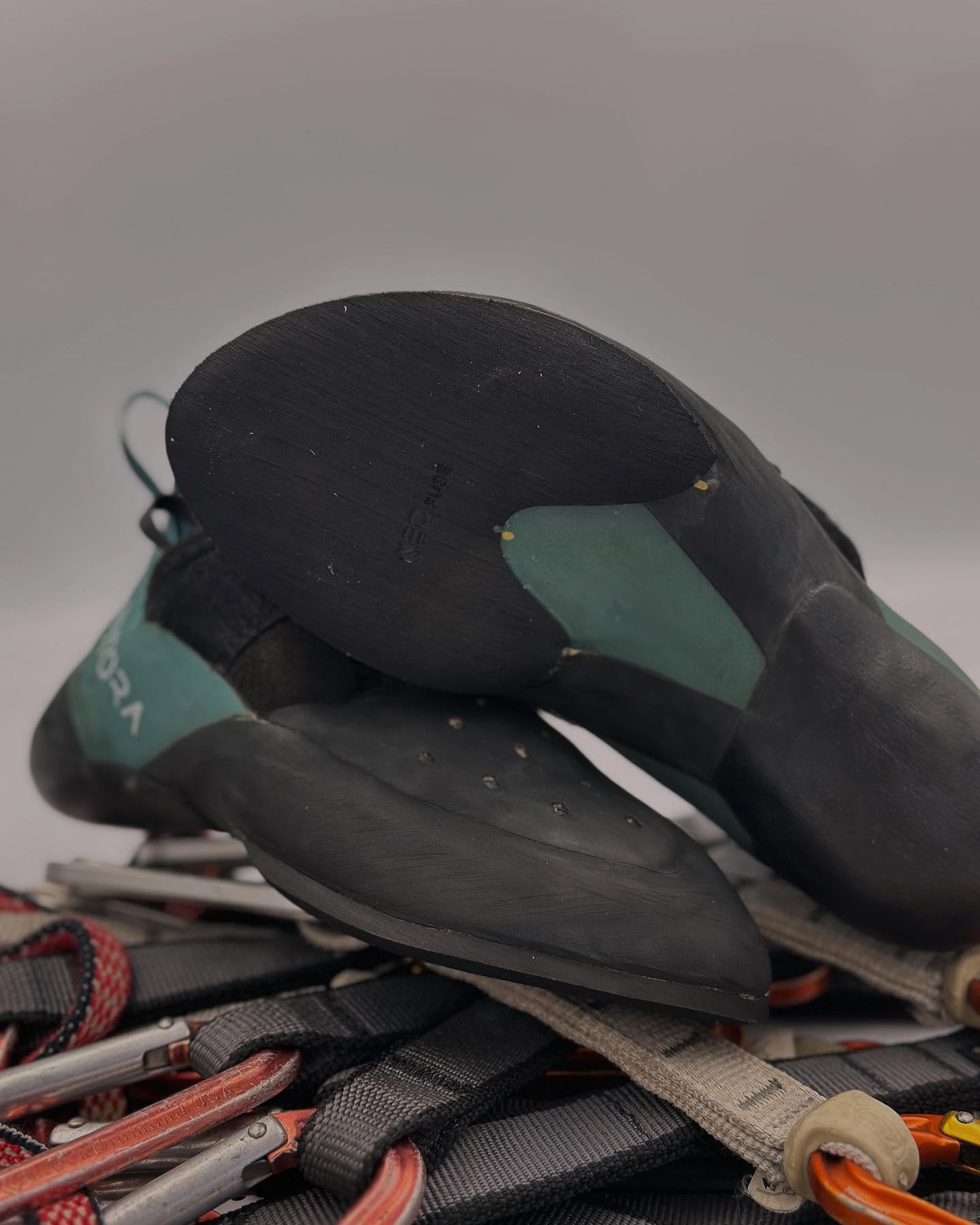 A full split sole replacement with original Neo Fuse rubber 👌. Good as new #climbingresolesaustralia #reducereuserecycle