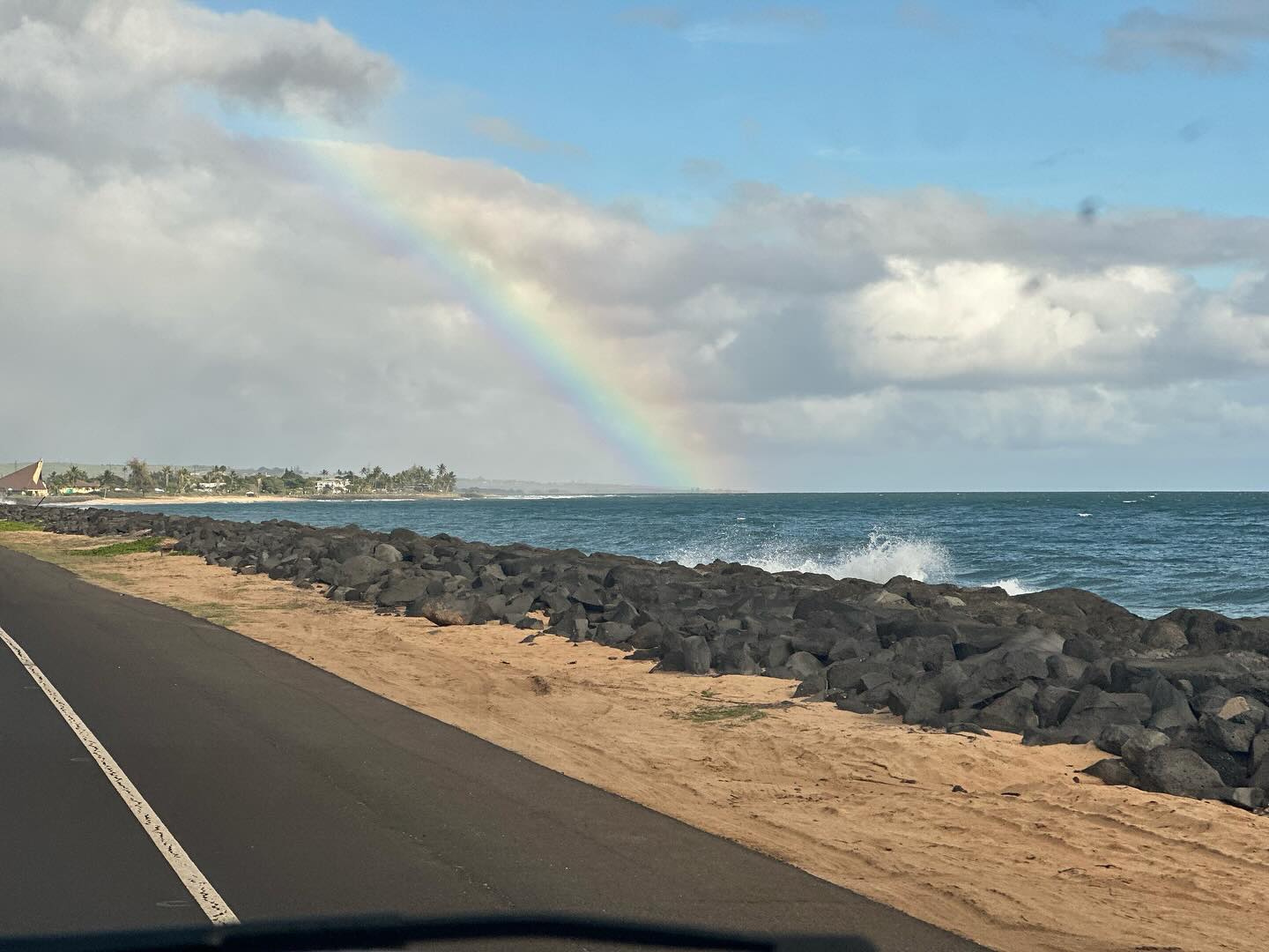 On our drive back from Polihale State Park we spotted a 🌈