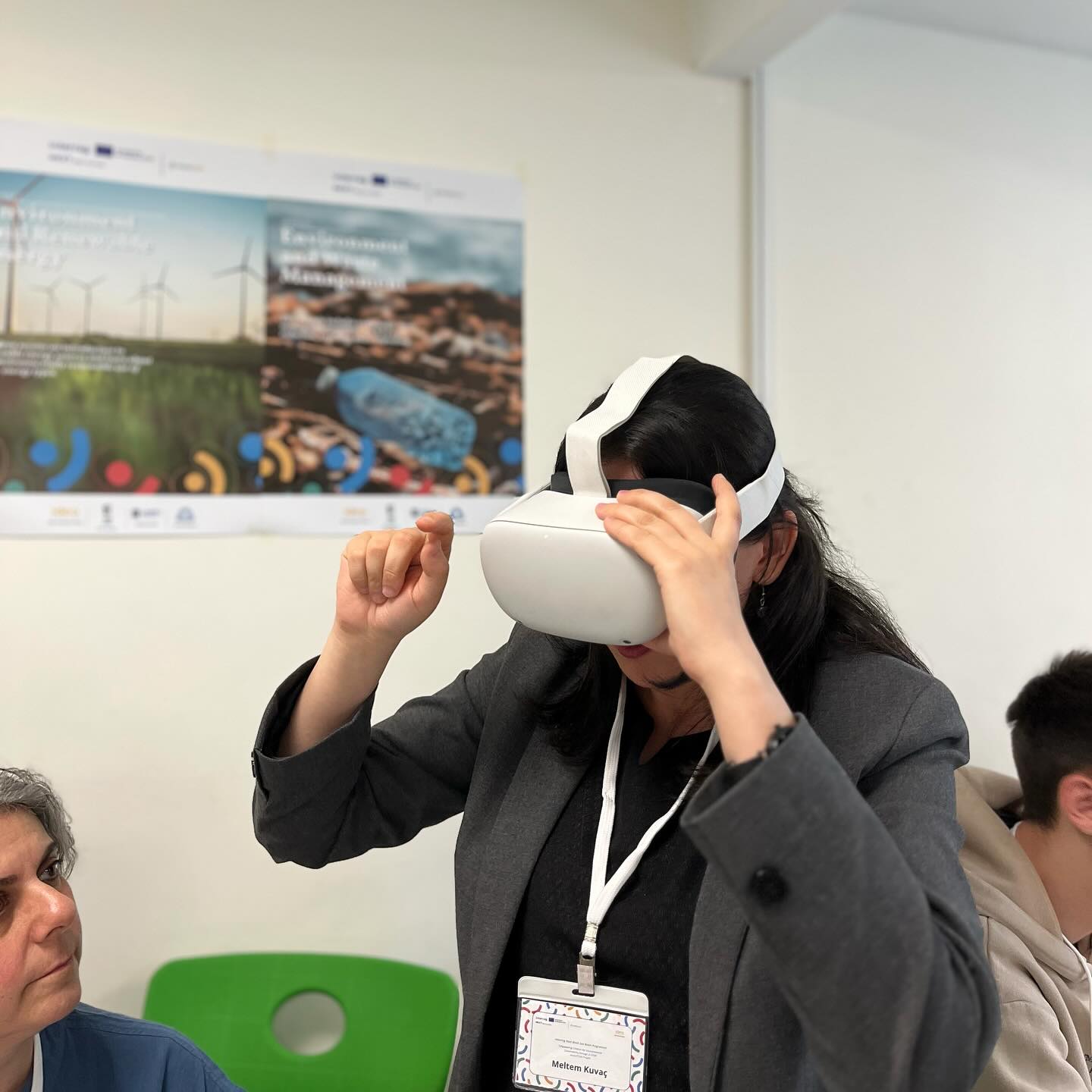 📢 ecosySTEM Projesinden Heyecan Verici Haberler Devam Ediyor! 🎉
Türkiye, Ukrayna, Bulgaristan ve Yunanistan’dan eğitmenlerin buluşup yetkinliklerini pekiştirdikleri bu program çerçevesinde ilk gün 24 Mart’ta Ekosistem ve Biyoçeşitlilik modülünü işledik. Sanal gerçeklik gözlükleri eşliğinde biyomları inceledik. Hep birlikte, bilim ve teknoloji ışığında, ekolojik sorunların yanıtlarını aradık ve çözümler tasarladık.
🌱🔬🐝🏞️
“Interreg NEXT Karadeniz Havzası Programı” (BSB00354) kapsamında 24-28 Mart 2025 tarihleri arasında tamamladığımız Kapasite Geliştirme Eğitimimizde bizlere destekleri için Ataşehir Belediyesi, İstanbul Yenilikçi Çevre Eğitim Merkezi (İÇEM) ve Interreg NEXT Karadeniz Havzası Programı Program Otoritelerine teşekkür ederiz.
Geleceğin çevresel değişimcilerini güçlendirmek için çalışmaya devam ediyoruz! 🌿✨
#ecosystem #KapasiteGeliştirme #ÇevreEğitimi #GeleceğinLiderleri #InterregNEXT #KaradenizHavzası #BSB00354 #AtaşehirBelediyesi #İÇEM
___
📢 Exciting News from ecosySTEM Project Continues! 🎉
On March 24th, the first day of the program, where trainers from Turkey, Ukraine, Bulgaria and Greece met and reinforced their competencies, we covered the Ecosystem and Biodiversity module. We explored biomes with virtual reality glasses. Together, in the light of science and technology, we searched for answers to ecological problems and designed solutions.
🌱🔬🐝🏞️
We would like to thank Ataşehir Municipality, Istanbul Innovative Environmental Education Center (İÇEM) and Interreg NEXT Black Sea Basin Program Program Program Authorities for their support in our Capacity Building Training, which we completed between 24-28 March 2025 within the scope of “Interreg NEXT Black Sea Basin Program” (BSB00354).
We continue to strive to empower the environmental changemakers of the future! 🌿✨
#ecosystem #CapacityBuilding #EnvironmentalEducation #FutureLeaders #interregnext #blackseabasincbc