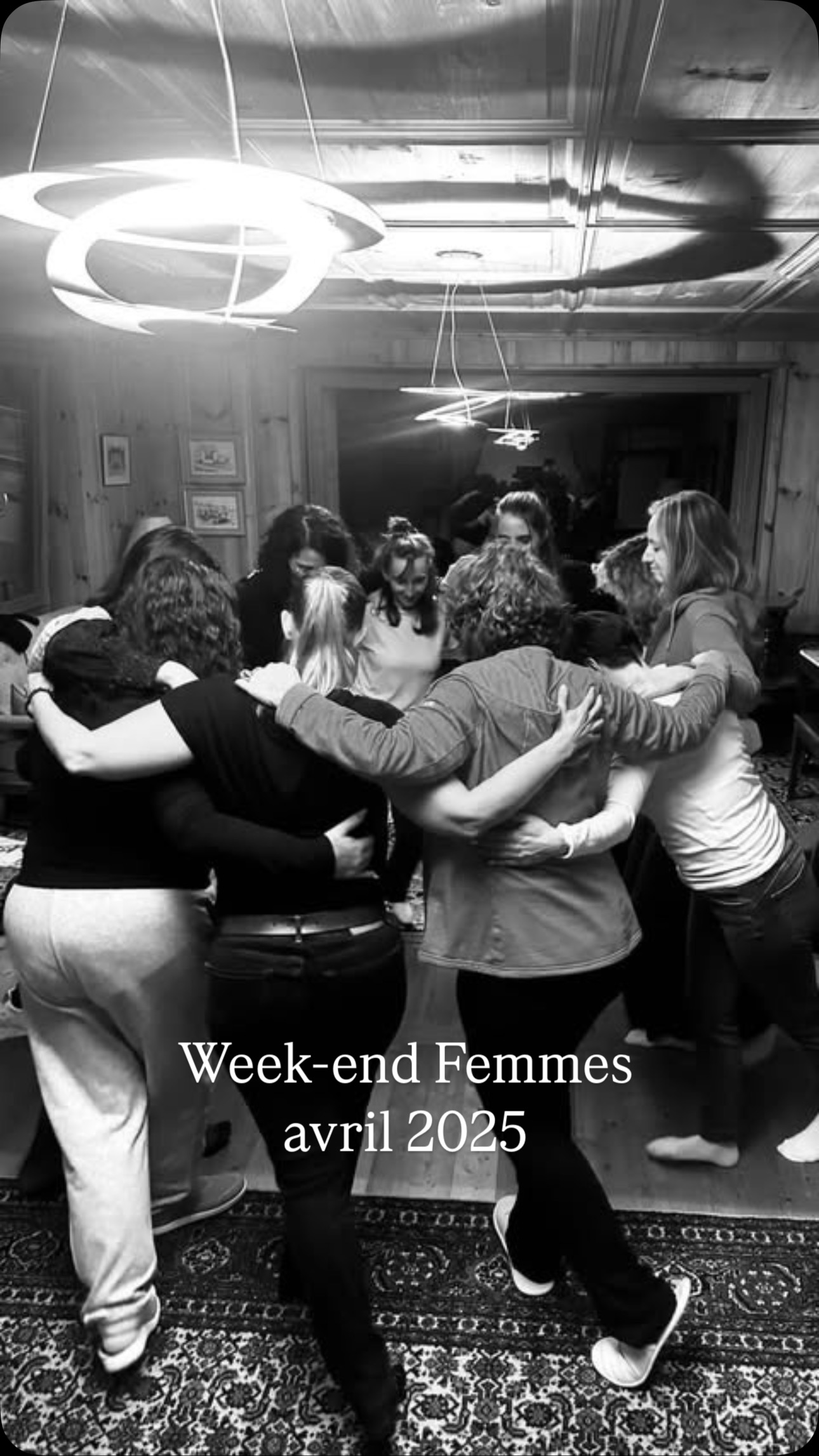 Retour en images sur le week-end Femmes en ce début d’avril 🌷
Un week-end puissant, inspirant et ressourçant. Dans cet espace hors du temps, ces femmes ont livré leurs forces, leurs vulnérabilités, leur cœur.
Pendant un week-end, nous avons ri, pleuré, échangé, dansé, écrit, dessiné et partagé en profondeur. Nous avons vu la beauté de notre corps et la richesse de notre cœur. Nous avons rayonné ensemble 💛
Un grand merci à chaque femme présente d’avoir apporté sa lumière, sa vérité et sa présence. Merci pour cette sororité vivante et vibrante.
🗓️ : vous aimeriez vous laisser inspirer par ces femmes et participer à un week-end Femmes ? Le prochain aura lieu du 19 au 21 septembre 2025 !
Rendez-vous sur www.muntu.ch pour vous inscrire 🫶🏻