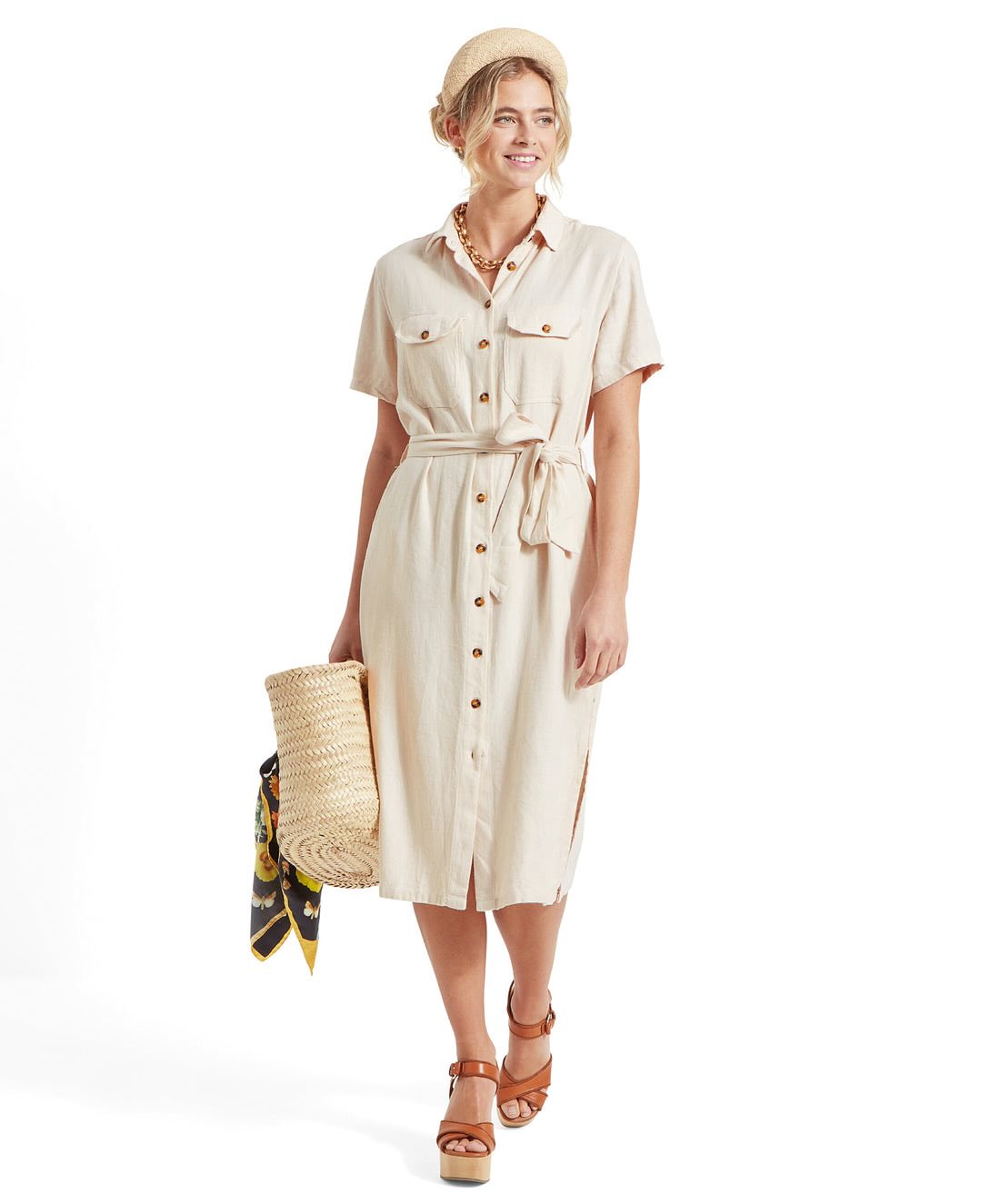 Elegant details separate the Daisy Linen Dress from the rest. With a vintage air thanks to double top and side pockets, contrasting buttons and a comfortable fit that can be tapered at the waist with a matching tie belt, this flowing and easy-to-care-for dress will always add a touch of class to proceedings.
Available in Oat or Navy colours online and in store.
##schöffel #spring #linen #linenclothing #cotswolds #moretoninmarsh