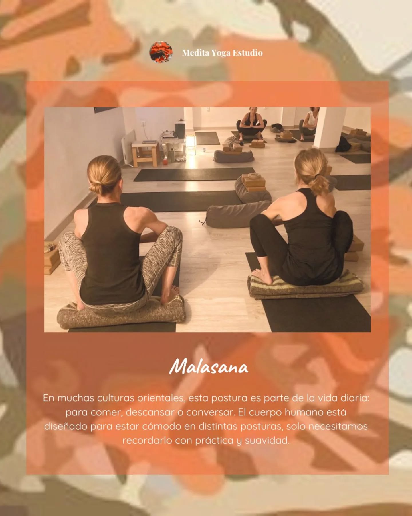 ✨ MALASANA: una postura, muchos regresos ✨
En muchas culturas orientales, estar en cuclillas es parte de la vida cotidiana: se come, se descansa, se conversa así.
Aquí, lo hemos olvidado.
Pero nuestro cuerpo no.
Porque el CUERPO está diseñado para estar CÓMODO en esta forma…
Solo necesita que lo recordemos con PRÁCTICA, con PACIENCIA, con SUAVIDAD. 🧘♀️
🌱 Malasana no es solo una postura que abre las caderas o libera la espalda baja.
Es una INVITACIÓN a volver al SUELO. A la RAÍZ. A lo ESENCIAL.
Nos recuerda que no todo es esfuerzo, que también hay SABIDURÍA en la ENTREGA.
Que el equilibrio no se busca solo arriba, en la EXIGENCIA o el LOGRO…
Sino ABAJO, en la CONEXIÓN profunda con la TIERRA y con el propio CUERPO. 🌍
Practicar esta asana es un gesto de HUMILDAD.
Es mirar hacia DENTRO, hacer ESPACIO, permitirnos habitar el cuerpo desde otro lugar:
SIN JUICIO, sin prisa, sin metas.
Es RECONEXIÓN con un movimiento que fue NATURAL alguna vez —en la infancia, en otras culturas, en otras formas de vida—
y que hoy vuelve a nosotras como MEDICINA. 💫
🌿 En Medita Yoga Estudio, creemos en el YOGA como CAMINO DE REGRESO.
No hacia una versión mejorada de ti,
sino hacia lo más PROFUNDO y AUTÉNTICO.
Hacia la SABIDURÍA del cuerpo que sabe moverse,
al MOMENTO PRESENTE,
a lo que SOMOS sin filtros.
Clase a clase, respiración a respiración, vamos despertando lo que ya habita en nosotras:
la PRESENCIA, la CALMA,
que el cuerpo guarda en silencio. 🕊️
✨ ¿TE ANIMAS A VOLVER A TI?
Reserva tu CLASE DE PRUEBA en 👉 meditayogaestudio.es
#Malasana #ElCuerpoRecuerda #SabiduríaCorporal #HathaYogaValencia #CuerpoYConciencia #VuelveATi #YogaValencia #Yoga #MeditaYogaEstudio 🏵️