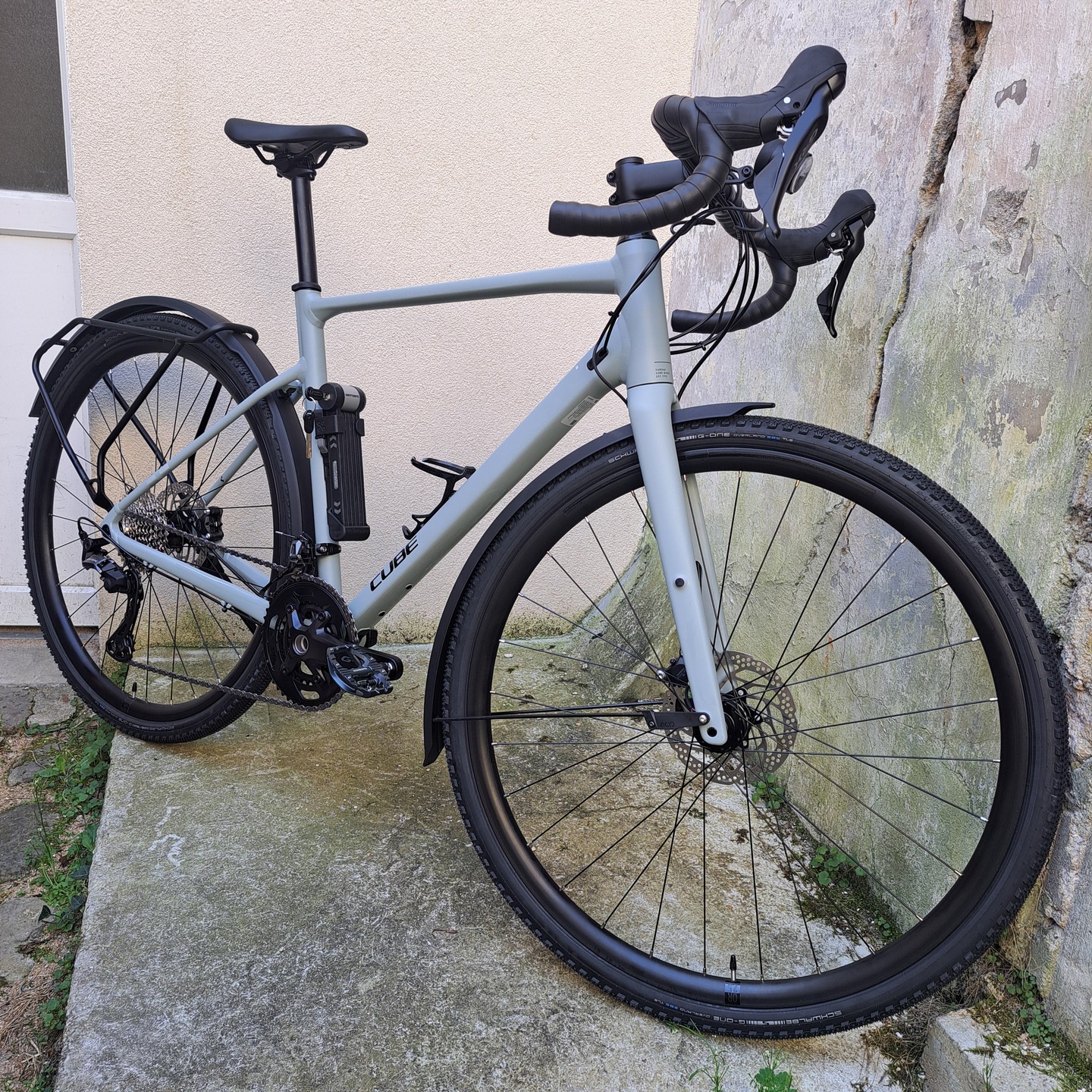 Prêt pour l'aventure et les détours !
Voici le Cube Nuroad Race FE 🔥
✅Transmission 2 * 12 vitesses GRX 812
-> Le tout dernier et le plus performant des groupes gravel de chez Shimano
✅ Freinage hydraulique à disques
✅ Porte bagage, gardes boues et éclairage dynamo 💫
#pourmonvelo #gravel #newbikeday #verriereslebuisson #adventurebike