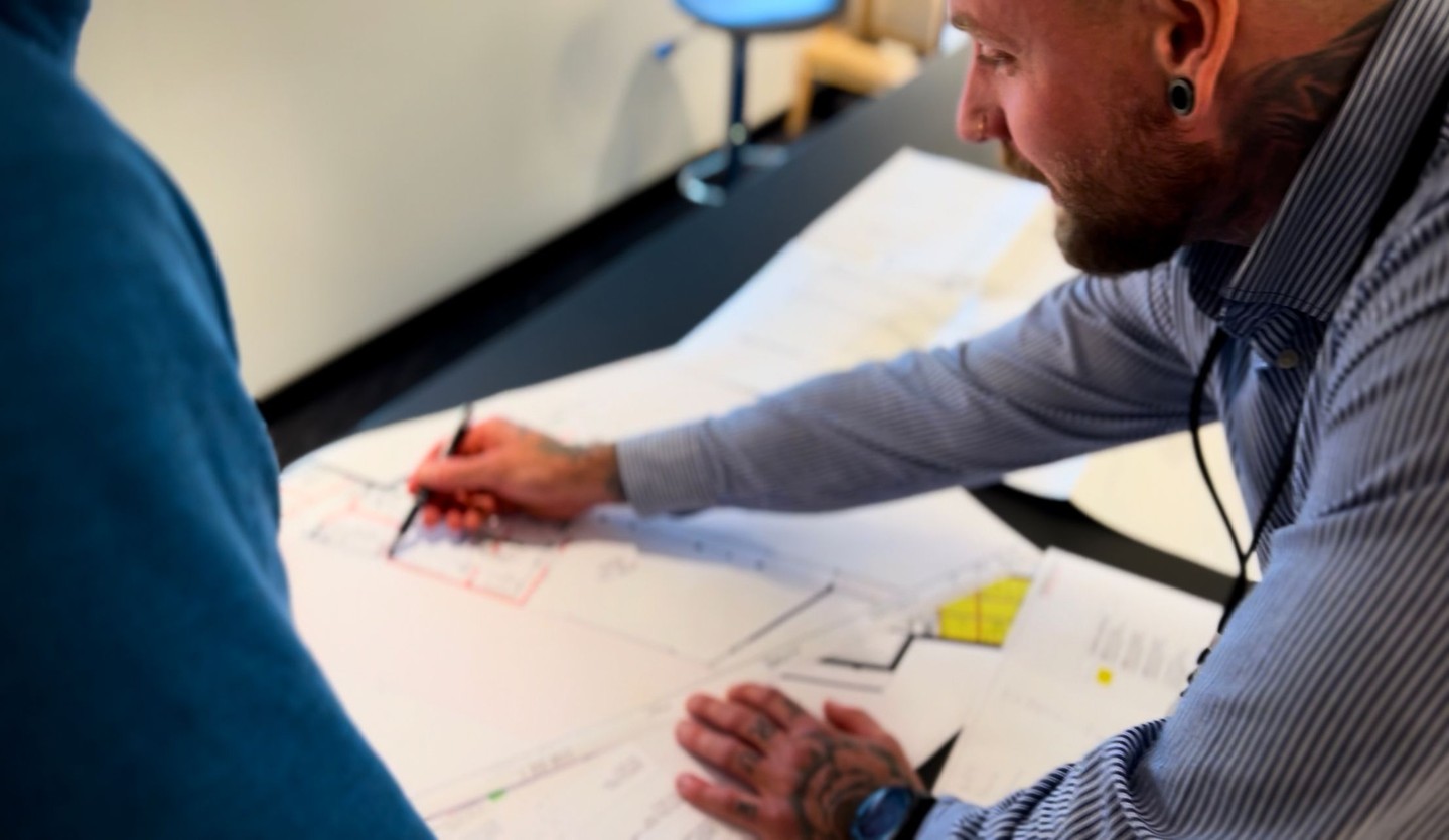 📌 Skal du starte et nytt prosjekt? Her er 3 ting du bør tenke på:
✏️ Hva er målet ditt?
💸 Har du satt et realistisk budsjett?
👷♂️ Har du funnet riktig partner?
Vi i New Shop står klare til å hjelpe deg hele veien – enten du skal pusse opp, bygge nytt eller skape noe helt unikt.
Ta kontakt for en uforpliktende prat om ditt prosjekt!
post@newshop.no | +47 94 00 69 01 | www.newshop.no
#newshop #interiørdesign #prosjektledelse #butikkinnredning #håndverk #nyttprosjekt