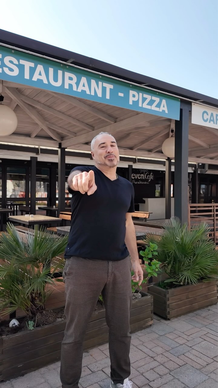 E come da rito… il nostro Ennio vi aspetta per offrirvi il meglio della cucina italiana 🍕🍝
#campingvillagelagomaggiore #lagomaggiore #food #italia