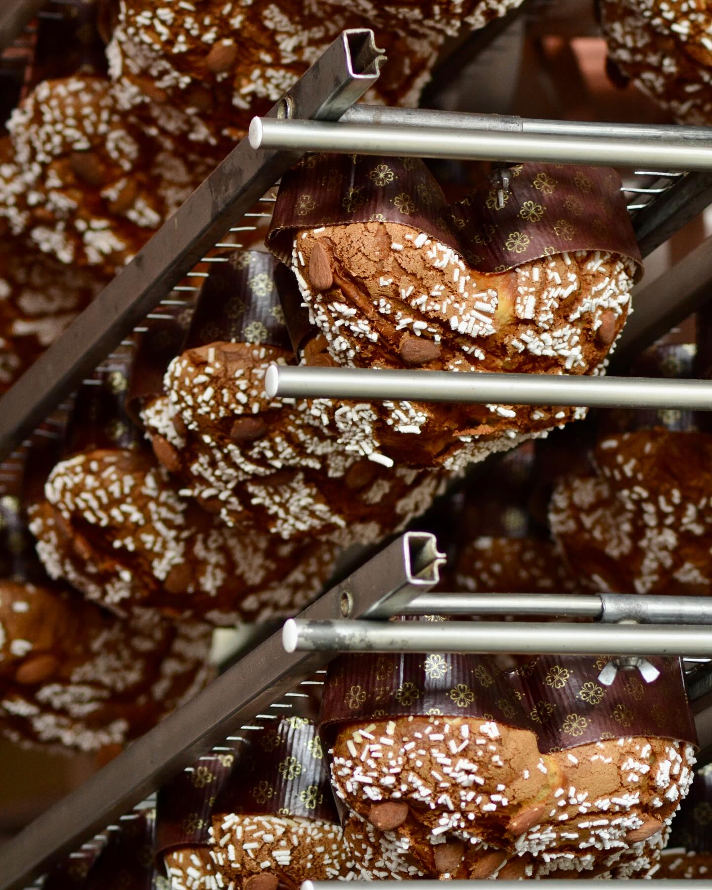 Siamo in piena produzione di colombe !! 🕊️
Per non perdervi i vostri gusti preferiti, chiamate subito lo 0332 723642 per prenotarle !!
Vi aspettiamo 🤍
.
.
.
.
#bacilieri #pasticceriabacilieri #pasqua #colombe #easter #easteregg #lievitomadrevivo #maestridellievitomadre