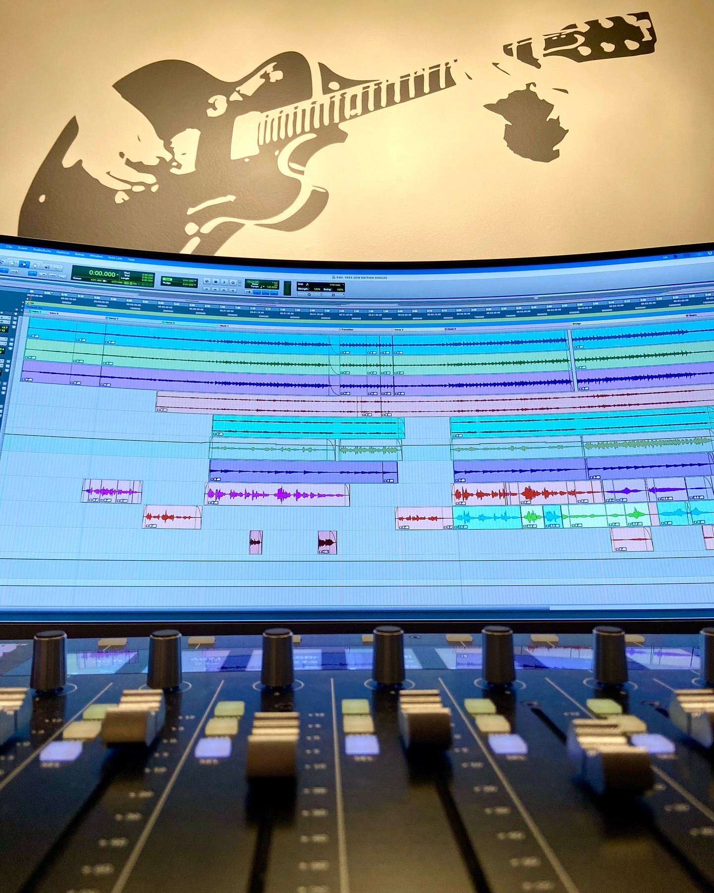 Editing sessions is crucial prep for a clean mix!
#musicproducer #mixingengineer #recordingstudios