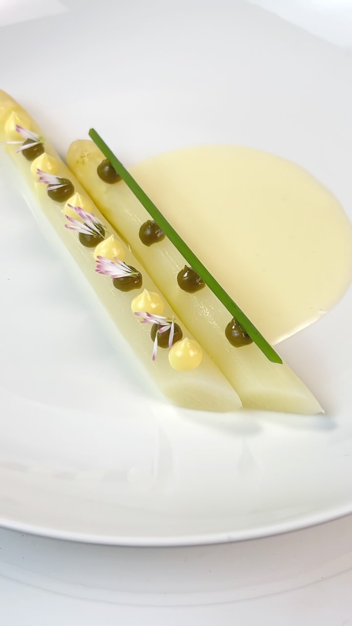 Asparagus season is just around the corner 🤍
Looking for the perfect sauce to go with it? This creamy asparagus sauce is quick, simple, and full of rich flavour.
Watch the full recipe on my profile @gronda profile – link in bio!
#gronda #recipe #chefreels #foodiereels #cookinginspo #viralrecipes #cheflife #finediningchef #asparagusseason