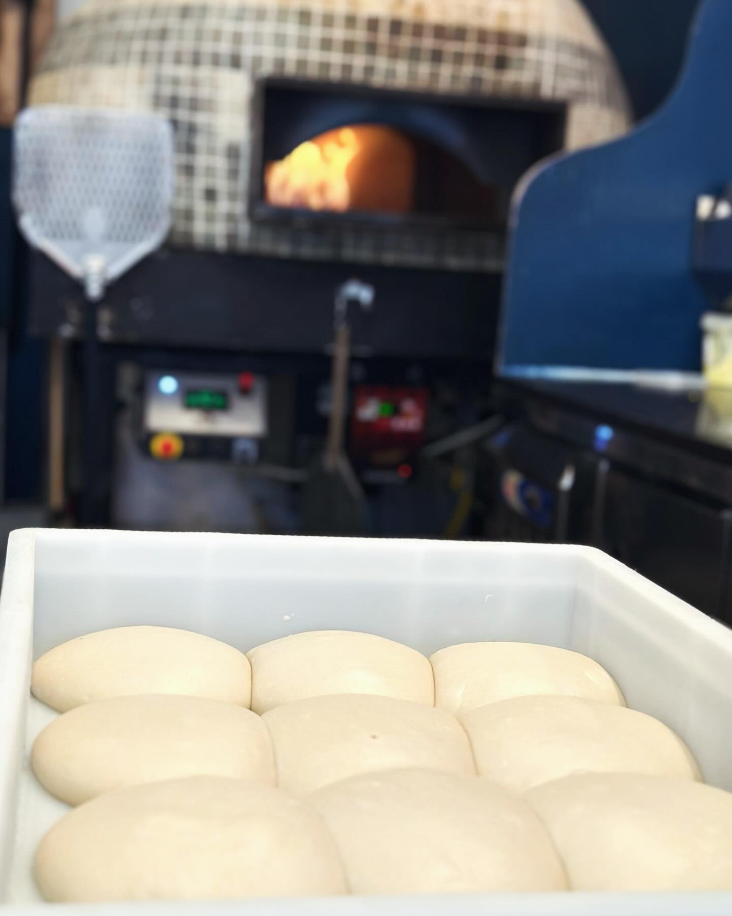 Ready for a sunny evening! Perfect weather for pizza on the beach!