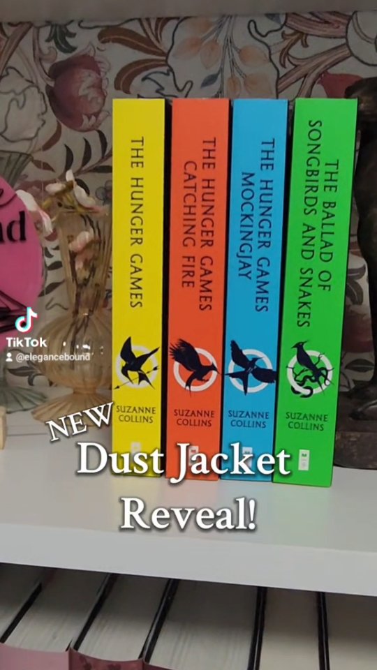 So excited to share these with all of you!!
Each book features hand illustrated botanical illustrations of different florals that are important to the series, inspired by Katnis' family Book of Herbs, which Peeta helped her illustrate.
Can you guys which botanicals we've picked for each book??