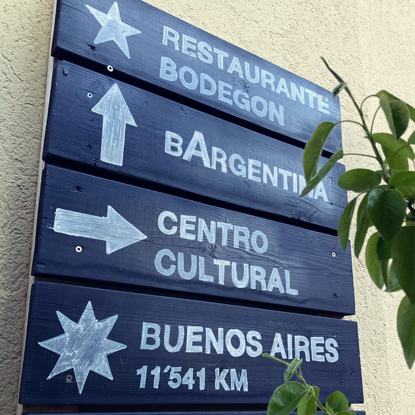 Wohin soll’s gehen? Von Basel nach Argentinien…
Lass dich von unseren hausgemachten Köstlichkeiten verwöhnen!
Di-Sa ab 17Uhr und Mi-Sa von 12-14Uhr!
Reservierungen von Vorteil - www.chequelomo.ch
Wir freuen uns auf euch!
#chequelomo #basel #argentina #gastronomia #restaurant #parrilla #empanadas #lomitos #baselcitylife #baselfood #foodlover #food #lunch #dinner #lomo #kleinbasel