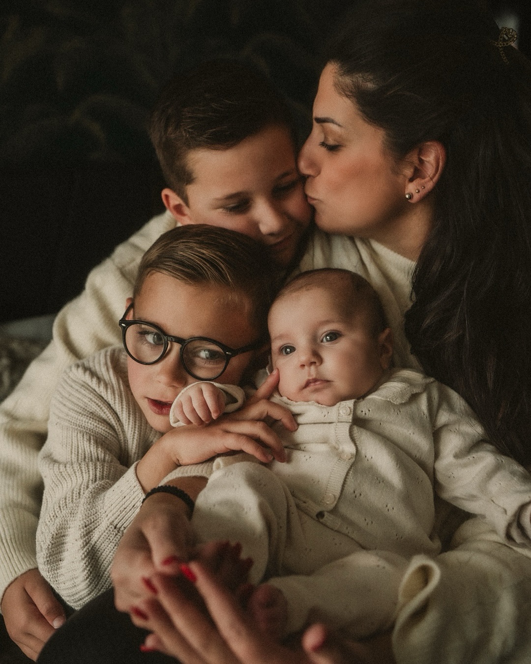 How do you value a moment that doesn’t come back, like the small touch of a hand that soon grows, like the beauty that exists in the simplicity of a real moment.
My in-home sessions are showing the beauty, the connection with your loved ones, they are intimate and relaxed as they can be.
Thanks to this beautiful family to have welcomed me in their home of 5 now!
#photographenice #photographefamille #lifestylephotography #newbornsession #inhomephotoshoot #familyphotographer