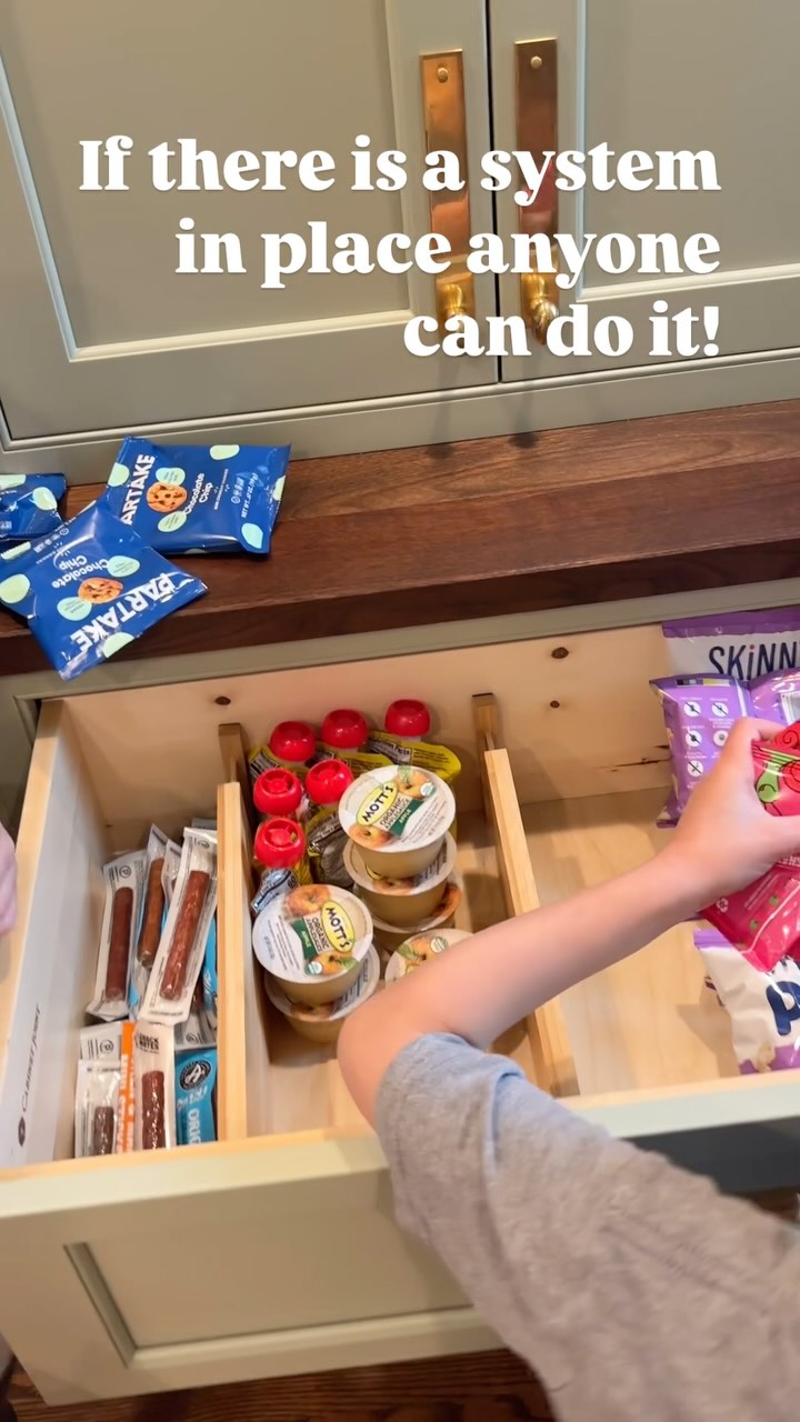 When there’s a system in place, anyone can follow it—even my 5 and 7-year-olds love putting snacks away in the snack drawers! Start them young! Plus, taking snack packs out of their boxes makes them more accessible and helps maximize space in the snack area.
Ready for your own transformation? Book a FREE consultation today:
https://www.mainlineorganizing.com/book-a-consultation
#organizedlife #organizedhome #mainlinepa #mainline #mainlinemoms #organization #pantrygoals #organizingthemainline #organizedmom #efficientliving #organization