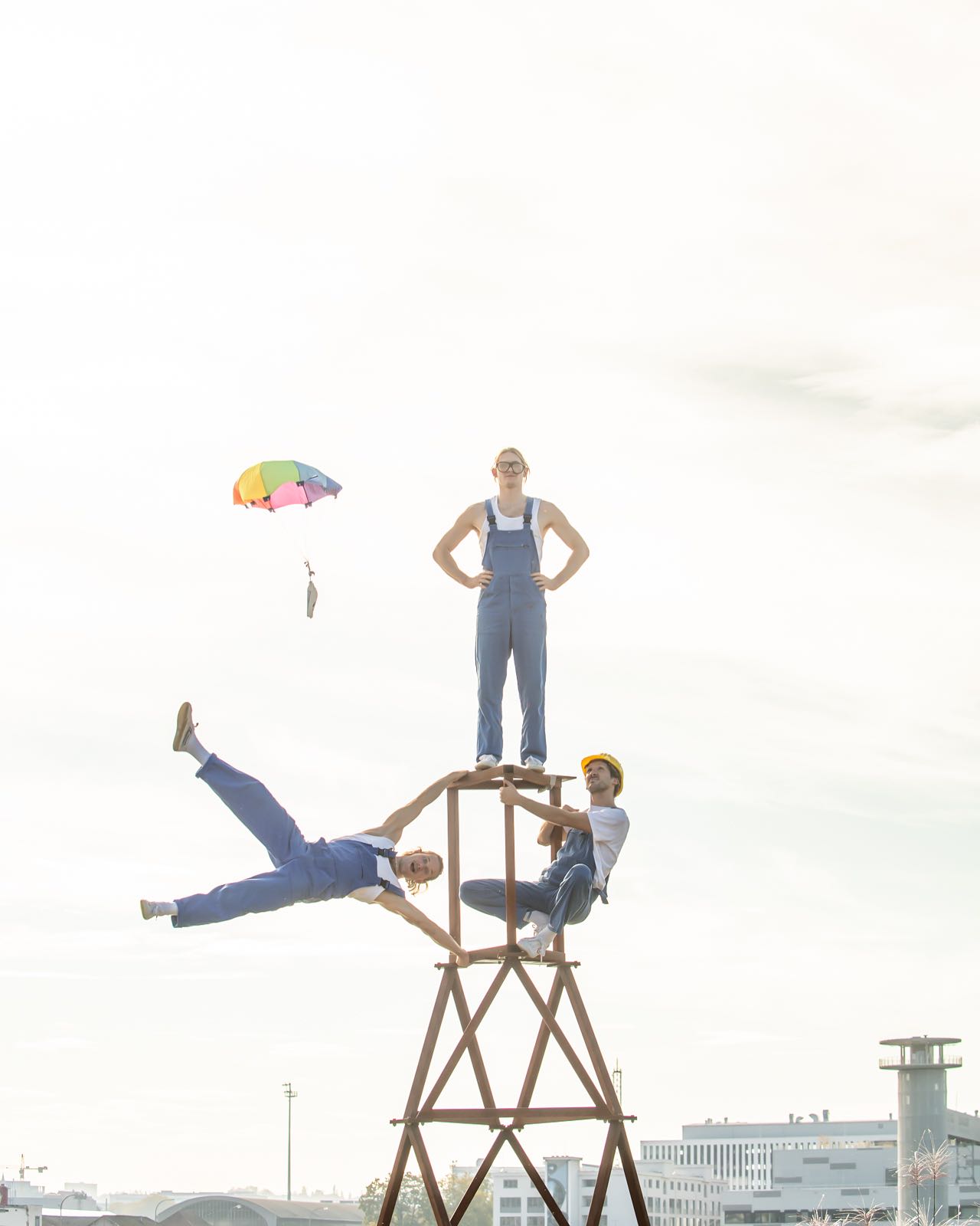 Trisoleil steht vor allem für das Gefühl, das wir unserem Publikum mit auf den Weg geben möchten: Leichtigkeit, ein Lächeln im Gesicht und ein inneres Strahlen☀️
.
📸 @hermannerber