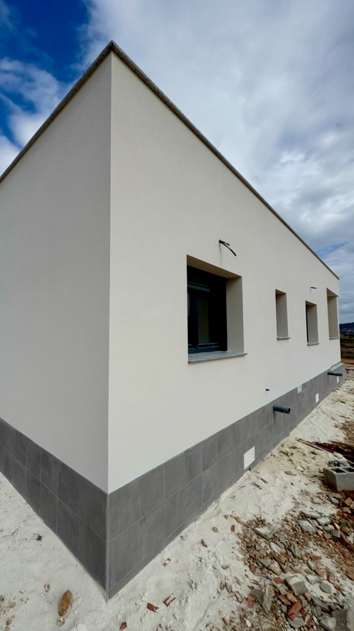 🔥 Andamios y Fachada: ¡Le Damos Caña a una Casa! 🏠
Te mostramos el proceso completito: montamos los andamios, preparamos la fachada y al final… ¡flipas con el resultado!
📍 #andamios #fachada #casa #DIY #gamberro #flipante #fyp #parati