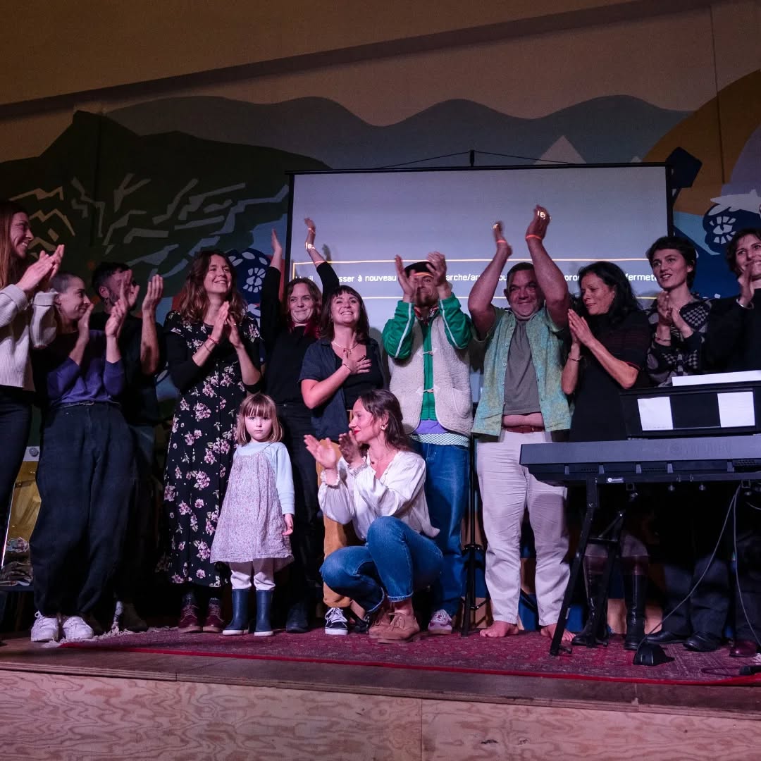 Une image vaut mieux qu'un long discours.
Rejoignez-nous sur cette 3ème édition des Attentats Poétiques.
Rdv le 18 avril chez @surfrider_cotebasque !
Le monde sourit aux Audacieux, ça serait dommage de ne pas saisir cette si belle occasion.
Il reste trois places pour monter sur scène, let's go bab' !
Passage 5/7min par personne
Texte, slam, chant, musique, danse ou tout ça à la fois.
Tous profils sont les bienvenus du débutant à @gaelfaye
Contactez nous à roptinlena@gmail.com
📷 Par la merveilleuse @nora.hphotographe