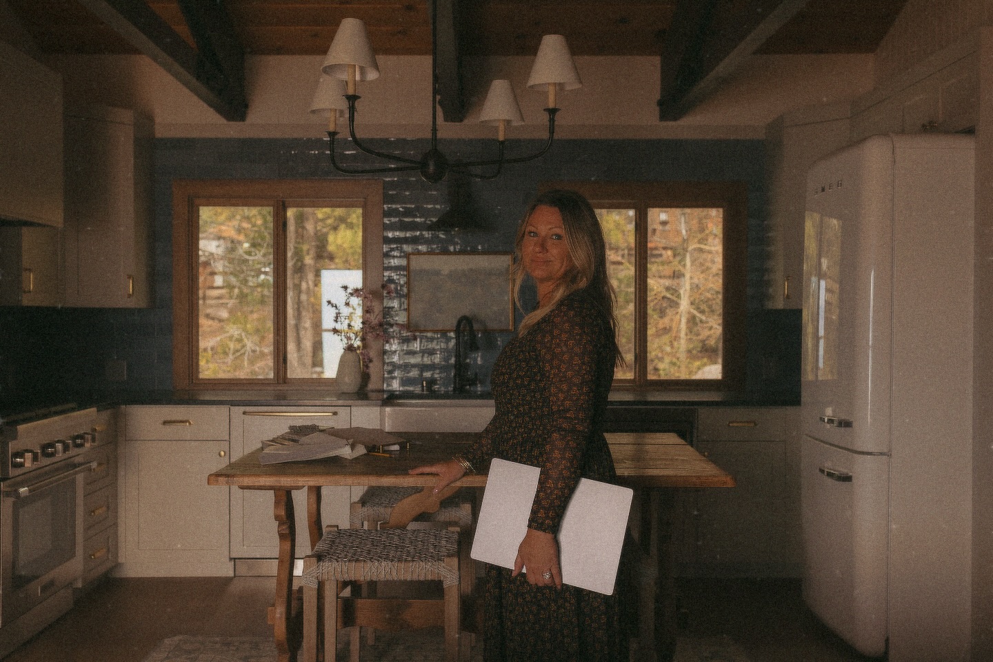 shooting boss women in their element will always be my very favorite. how special it is, getting to tell their stories of creation by way of commitment and dedication.
spent the morning w rad mama Raegan from @tinselhouse.truckee.tahoe and had such a blast peeking inside her world of interior design-she is so damn talented. canāt wait to share more from this inspiring shootā”ļø
if anyone is need of branding images for your biz, gimmie a shout. would very much love to collabāØ