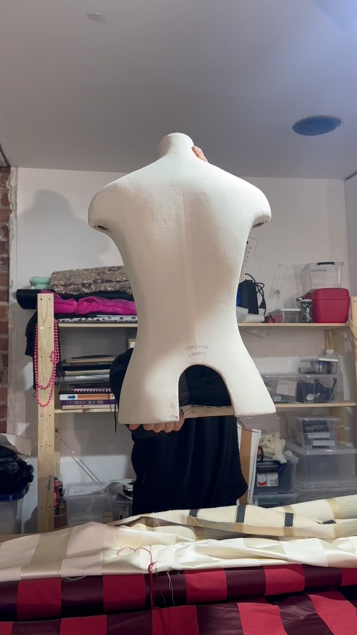 Haul - Vente spéciale Couture aux @petitsriens.be de Ixelles ! Ce vendredi et samedi 11 et 12 Avril !
Allez y faire un tour, allez fouiller et laissez parler votre créativité avec tout ce très beau matériel de seconde main !
Kisses !
@retro.reset a fait une belle vidéo détaillant les produits en vente ! N’hésitez pas a jeter un coup d’oeil !