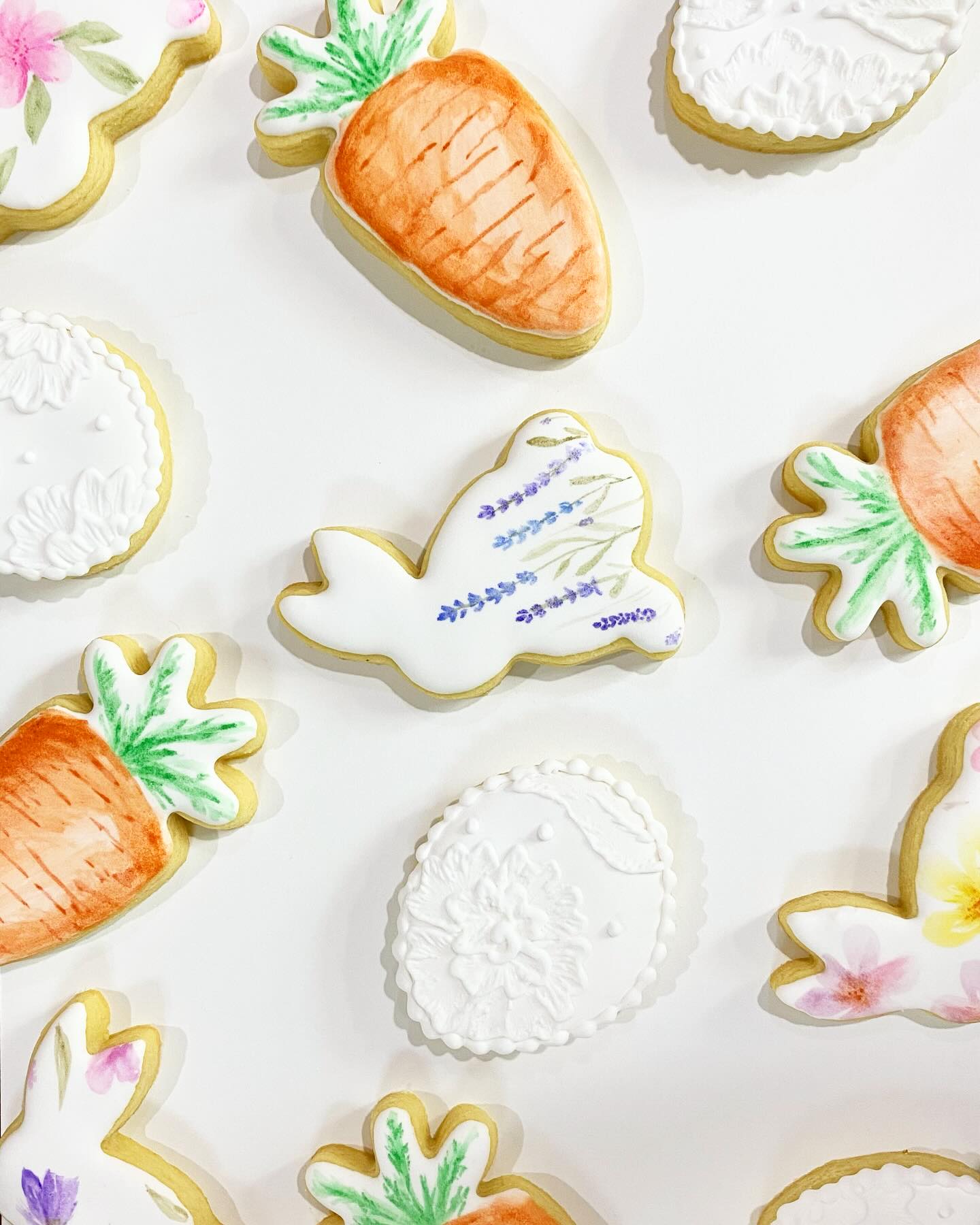 Easter #sugarcookies #sugarcookie #sweetartcookiesllc #easter #bunny #bunnies #floral #watercolor #handpainted #carrots #embroidery #cookiesofinstagram #gelfoodcoloring #cookieart