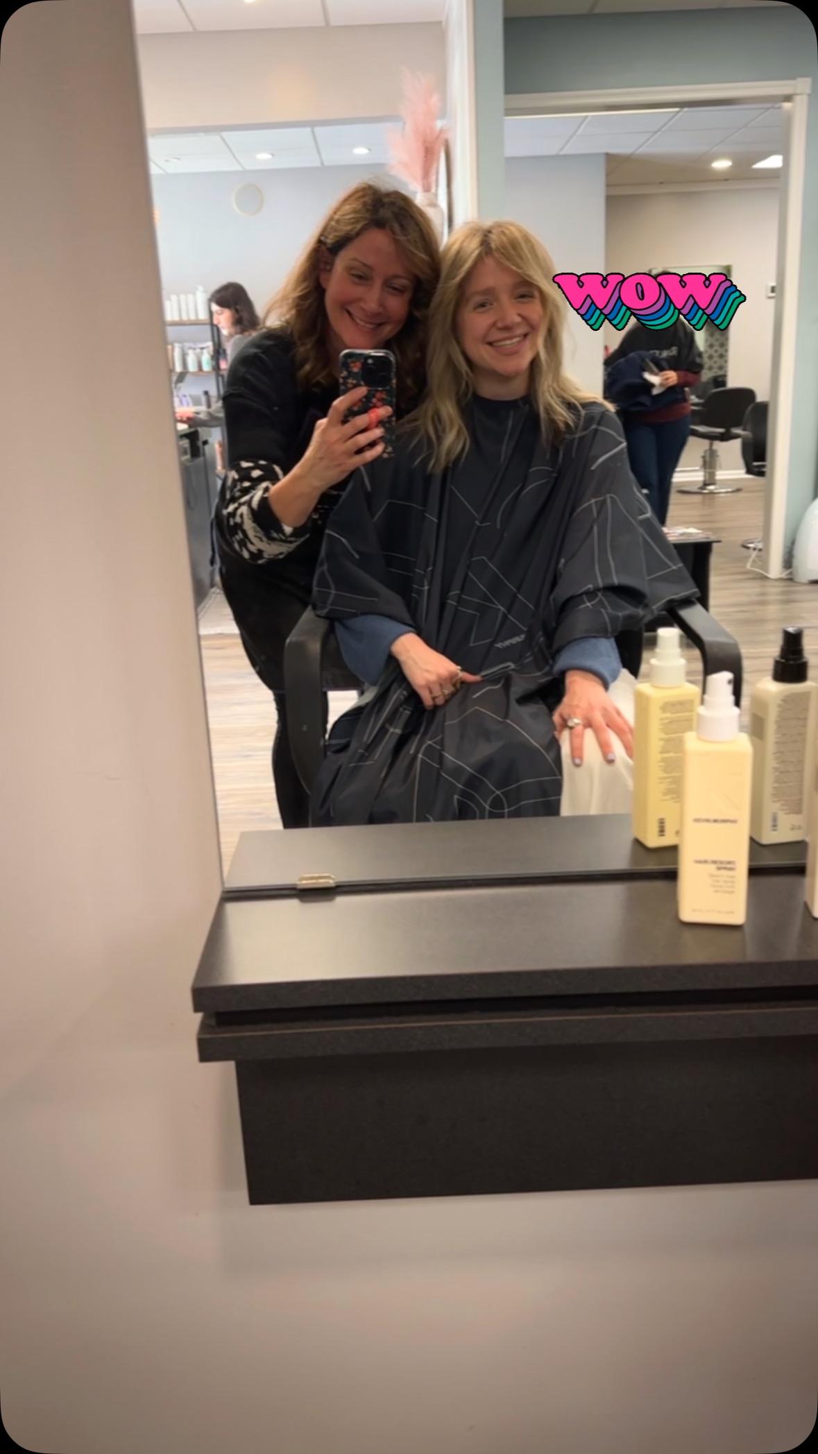 A little before and after!
Summertime loves blondes. 👱♀️
(610)430-8554
Or you can book online @bellabellasalonwc
#summer #summerblonde #westchester #salon #livedincolor