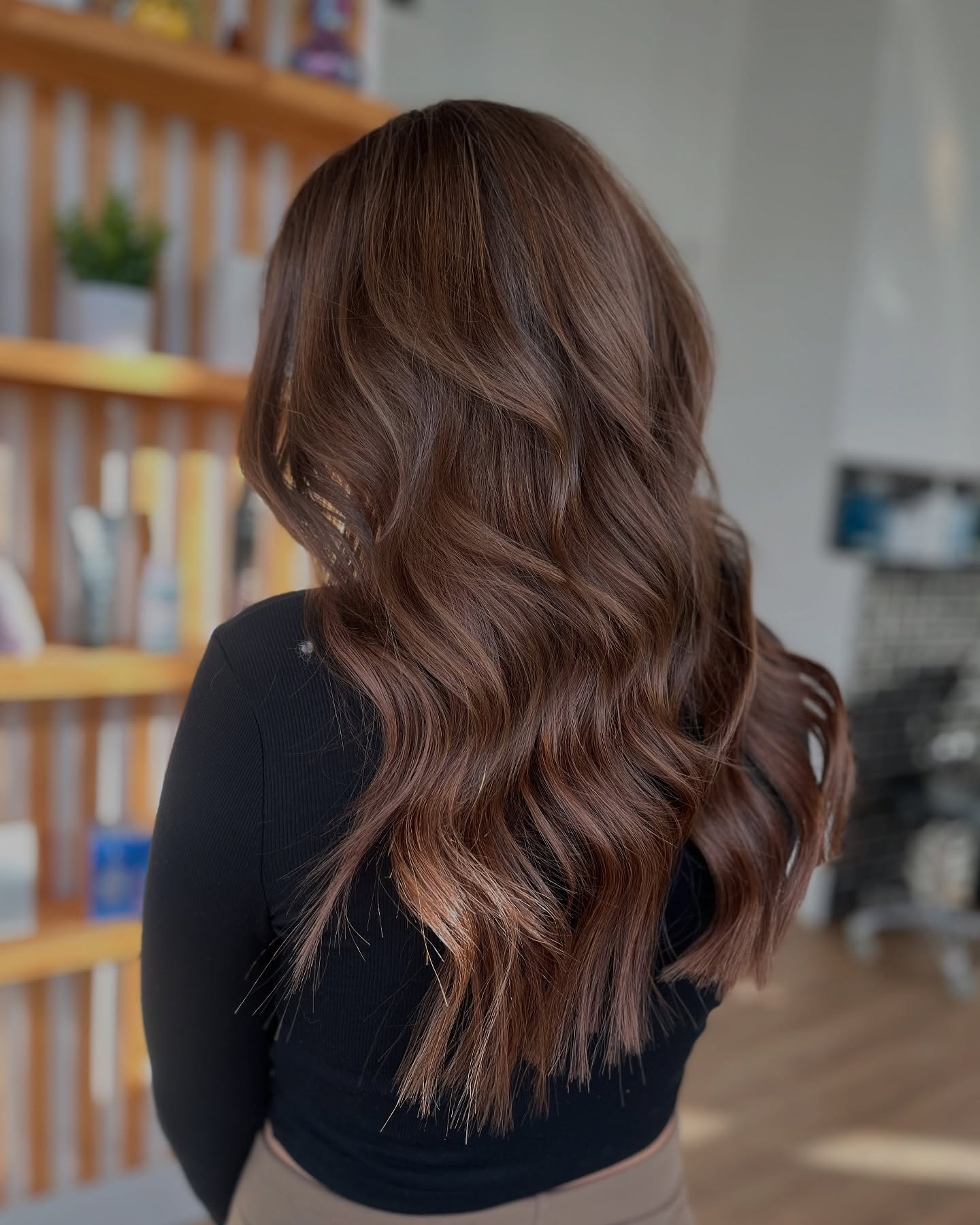 Hair extensions, where? Swipe to see what’s under the hood 😎
One row of @lumarinhairextensions by @extensionsbykailee
DM Kailee to schedule a free consult 🤍
