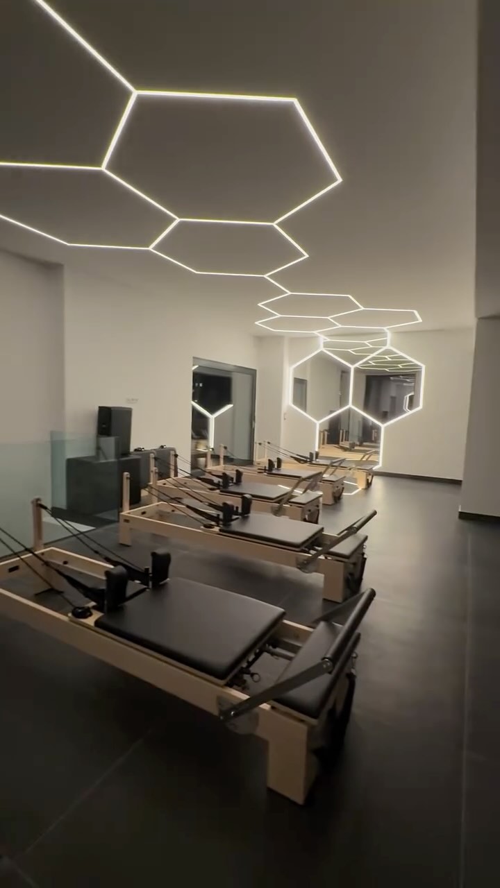 Wake up ☀️🤍
Join us now!
#Grünwald #Reformer #Pilates #Munich #zoesports #nextlevel #levelup #sport