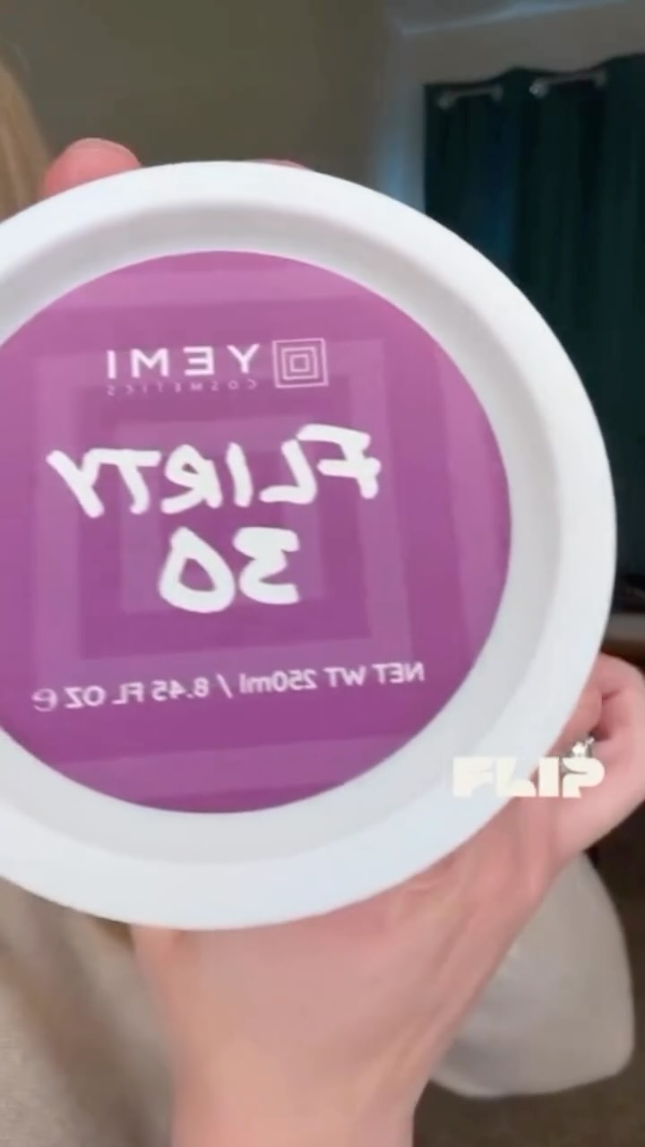 Our Foaming Sugar Scrubs are the BOMB! We just dropped 14 new scents today on yemicosmetics.com! Get your hands on them before they sell out. 🧡😉👏🏾
#yemicosmetics #yemitribe #beauty #cosmetics #bodycare #skincare #repost #sugarscrub #flip