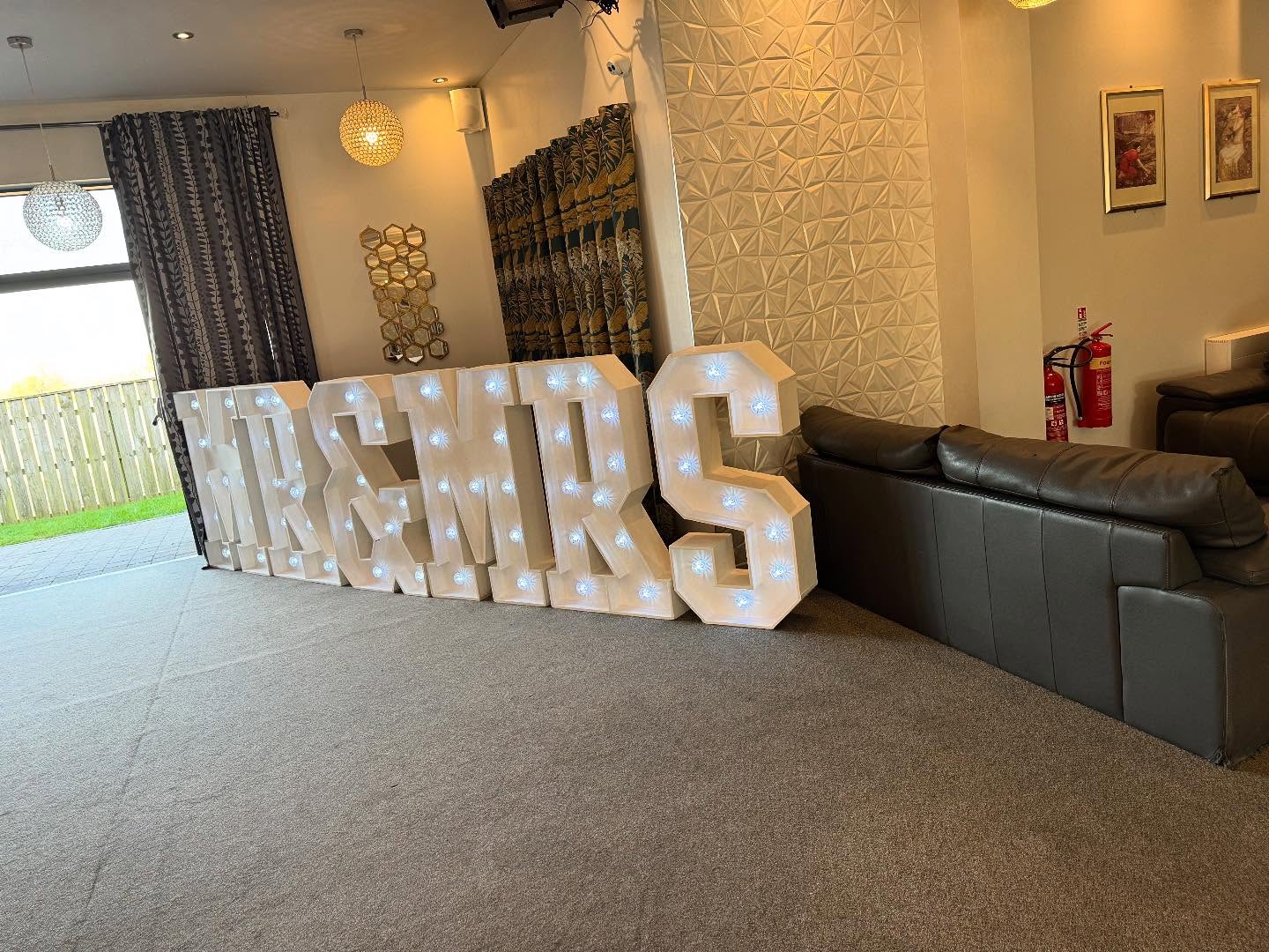 Ah a beautiful wedding with the most fun couple.
Although I do need to shout out the Bridesmaid that actually screamed when she saw me 😂 this was followed by the biggest hug ever and an imprint of make up on my dress 😂😍
Honestly, one of the funniest moments and I loved it 😍😂
Thank you to the lovely staff at @lazaat they always look after their suppliers 😍
So lovely to work with @everaftervideography at last.