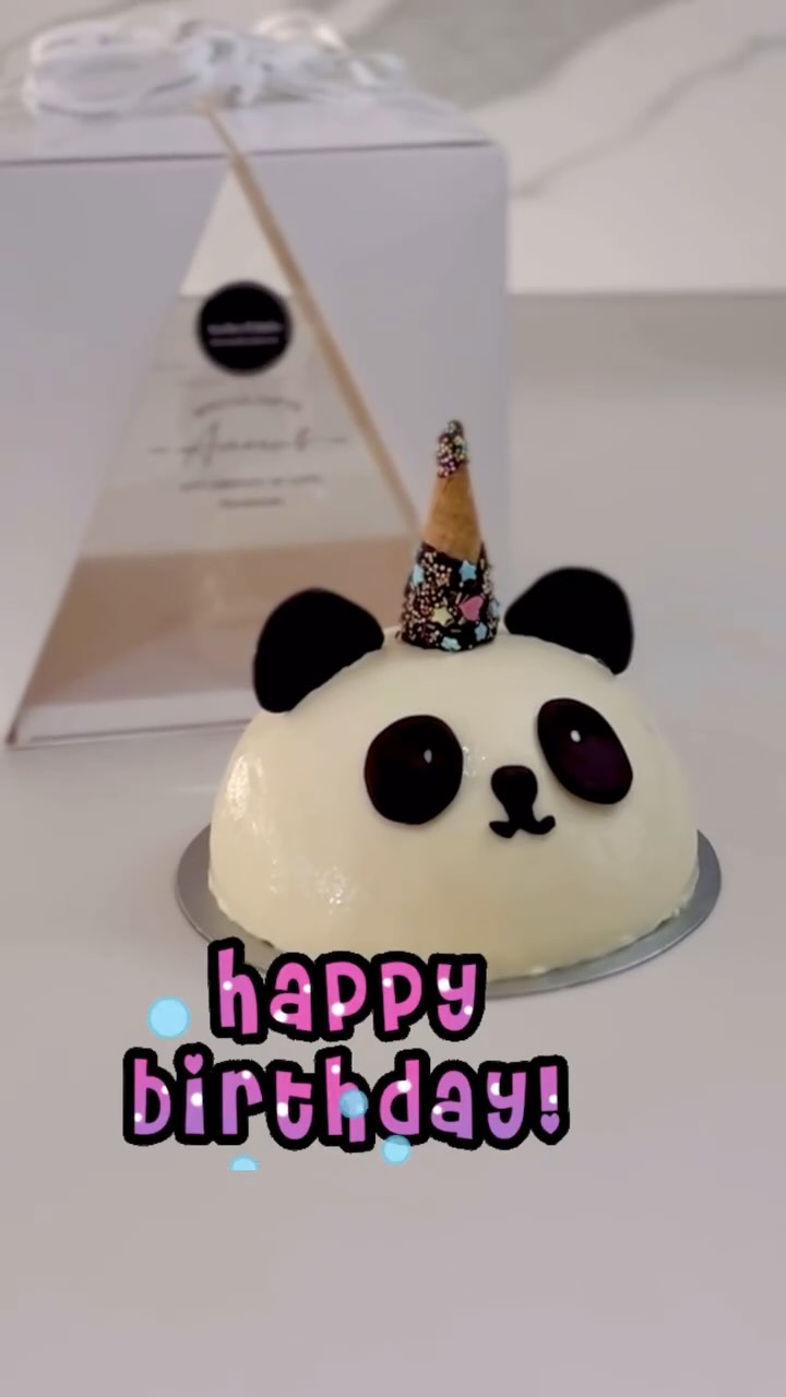 Adorable, wholesome, and totally fondant-free! 🐼
This happy panda is made with premium, kid-friendly ingredients—because every birthday deserves a treat that’s as delicious as it is cute.
Dreaming up a special cake for your little one? Let’s create it together.
✨ DM or order via bio link. #birthdaycakethehague #kidsbirthdaycake #verjaardagstaart #pandacake #birthdayideas