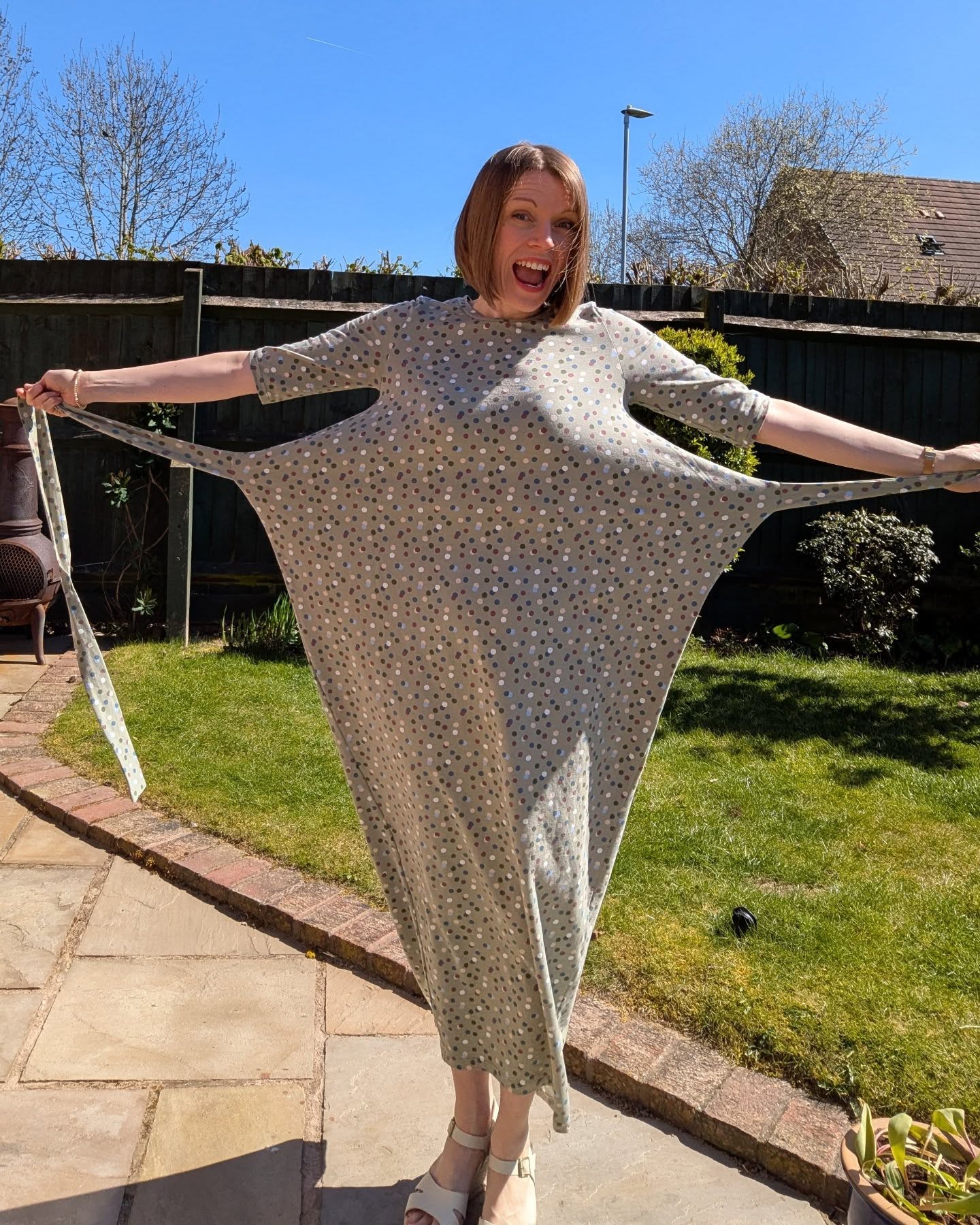 I finally got around to making the ever-popular #KieloWrapDress by @NamedClothing, and Iโm so glad I did! ๐ชก๐
This dress is not only comfy, clever and flattering, it was also a really enjoyable and speedy sew. I managed to get pretty much finished during a @Sew.Little.Time sewcial with biscuits in hand, so for the label, I couldnโt resist using this @cosyclubhandmade one ๐
๐ช
The fabric is a cotton jersey from the @creativecraftshowofficial- unfortunately I can't remember which stall! See how the shades are all in my @colourmebeautuk palette and result in a beautifully blended look, perfect for my colouring โจ๐
Polka dots are making a comeback but this time emerging as fresh and fashion-forward according to @britishvogue. Whether you embrace it or not is completely up to you!
#yourcoloursyourstyleyourstory
#radiantlyme #tonalcolouranalysis #colourmebeautiful #polkadotdress #sewingyourdreamwardrobe #poweredbyteaandbiscuits