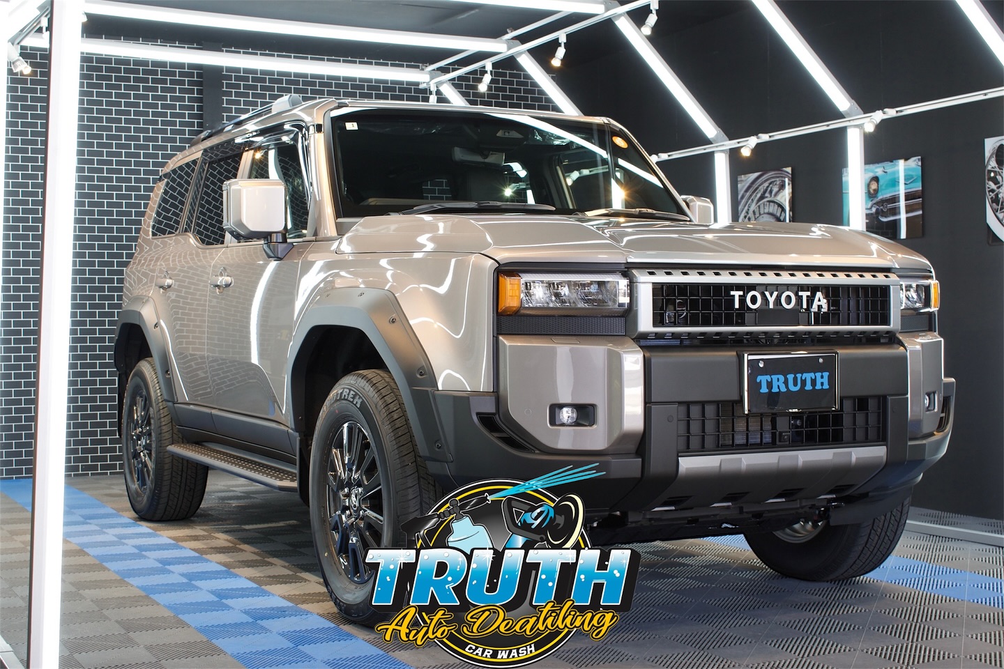 、
TOYOTA LANDCRUISER 250
Ultracoat carbon 施工
樹脂部フルコーティング
新車施工になります!
スリック性、艶、抜群に良いセラミックをボディに
250は樹脂部が多いので、樹脂用コーティングで保護しました!
樹脂部は劣化しやすいので、新車の時に必ずやりましょう!
白くなるとなんか、カッコ悪いですよね🥲
……………………………………………………………
⭐︎株式会社TRUTH ⭐︎
〒316-0014
茨城県日立市東金沢町1-3-33
0294-85-6100
営業時間9:00〜18:00
定休日 水曜日
https://www.truth-detailing.com/
真心込めて仕上げます♪
……………………………………………………………
#toyota
#toyotalandcruiser250
#ランクル
#ランクル250
#ガラスコーティング
#セラミックコーティング
#グラフェンコーティング
#茨城県日立市
#専門店
#純水洗車
#磨き