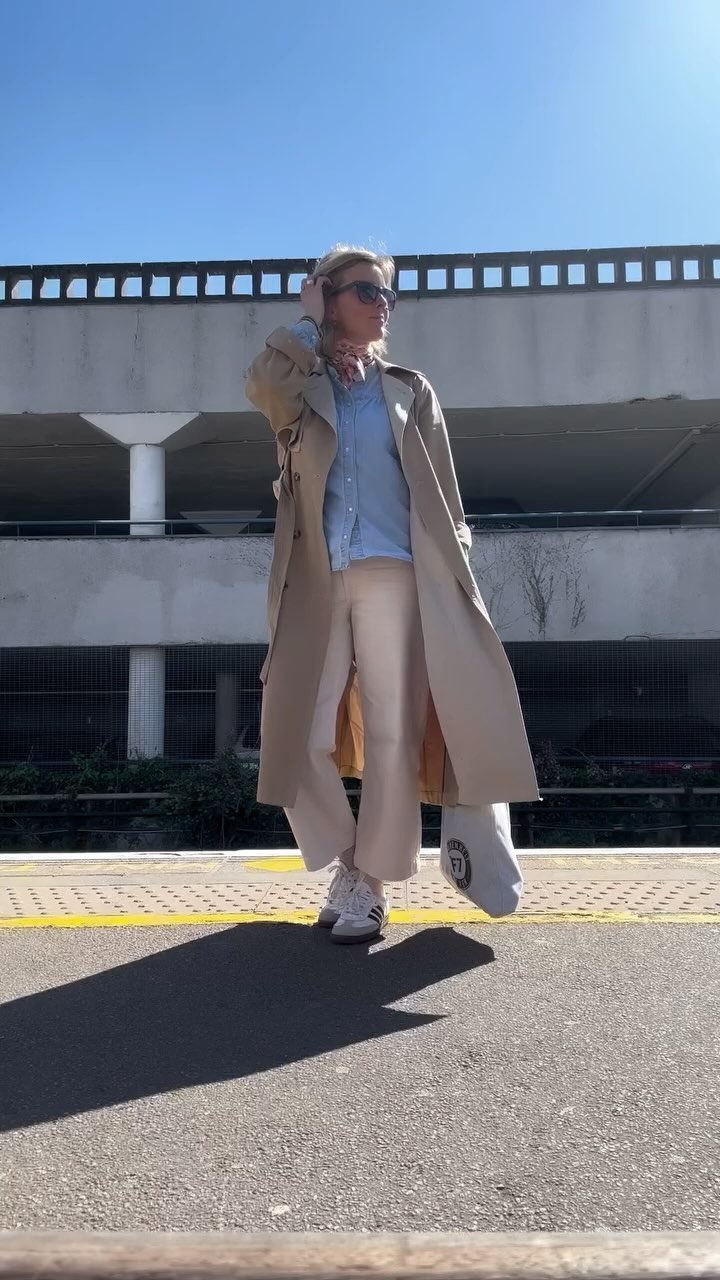 The power of a neck scarf! I’m so happy this trend is back! The easiest way to jazz up jeans and a shirt 🙌
And a first outing for these fabulous ecru wide leg cropped jeans - have a feeling you might be seeing a lot of these! 😉
Hope you’ve all had a good Monday x
My outfit:
Neck scarf @oliverbonas current
Talia trench coat* @elevenloves.co.uk current
Tia wide leg cropped denim* @whitestuffuk current
Denim shirt @mango old
*contains pr products
#whatiworetowork #mystyle #neckscarf #trenchcoat #layering #whitejeans #everydaystyle