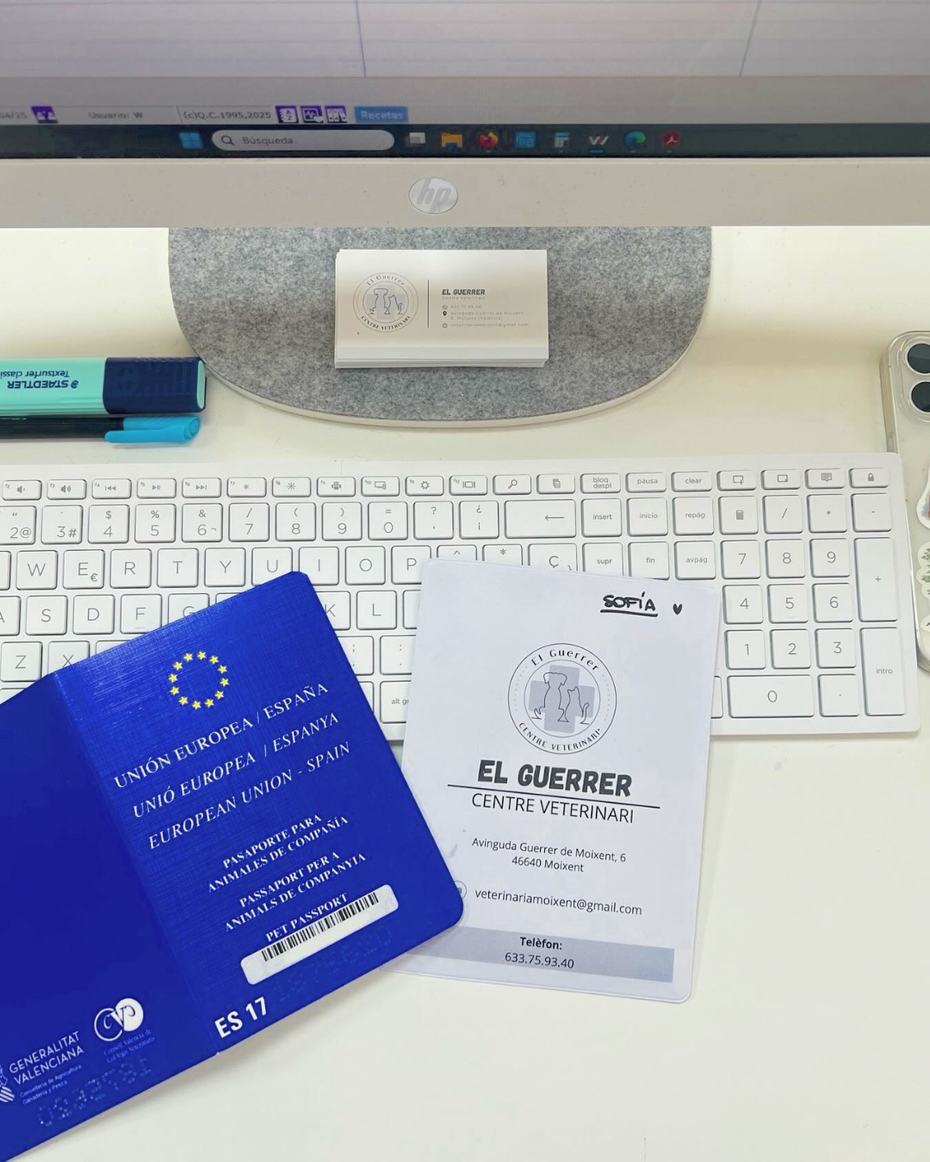 ⚠️ MICROXIP I PASSAPORT ⚠️
Encara que molts de vosaltres ja ho sabreu, és necessari informar sobre les responsabilitats que tenim quan tenim mascotes al nostre càrreg. 🫶🏻
És obligatori i salva vides!
Tant el microxip com el passaport són fonamentals per a la seguretat dels nostres peluts. 🐶🐱
El microxip és l’única manera oficial d’identificar-los. Si es perden, pot ser l’única via perquè tornen a casa. Ademés, el passaport també és necessari per a viatjar i conté informació important sobre les seues vacunes. Les dos coses son obligatòries i no poden anar una sense l’altra. Recordeu que no possar el microxip suposa una sanció econòmica.
No és només una obligació legal, és un acte de responsabilitat que hem de cumplir els que tenim mascotes.
Protegeix-lo. Estima’l. Identifica’l. 💕🐶🐱