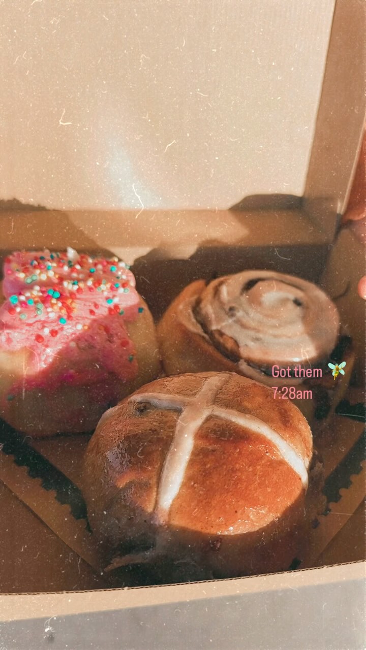 I donât know who was more excited for some vegan goodies!
How lucky are we in a small town to have local, fresh made treats!?