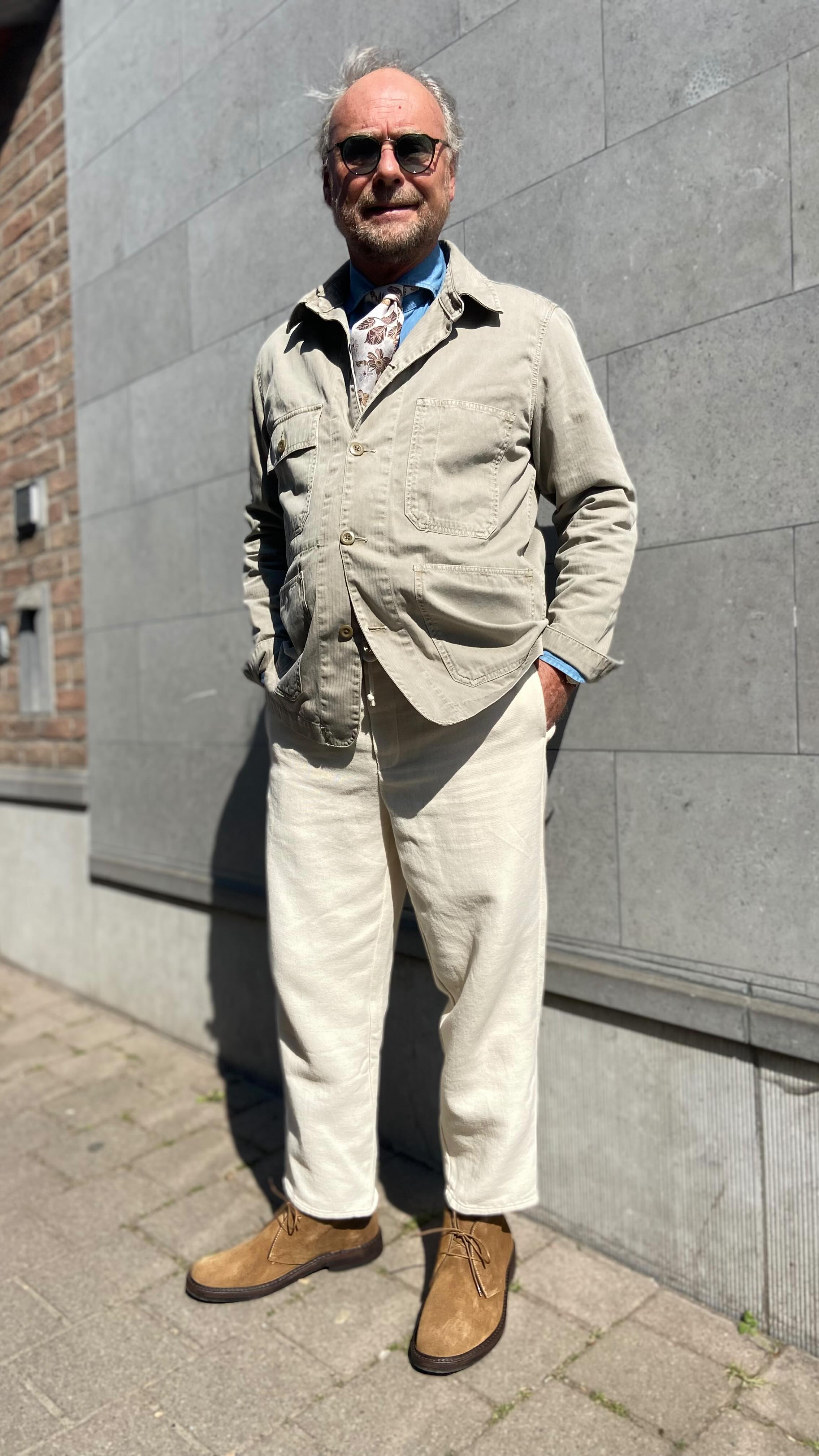 Outfit check π€πΌ
#outfitcheck #dandystyle #herringbonejacket #silktie #denimshirt #widelegpants #suedeboots #botthygeraardsbergen #botthymen