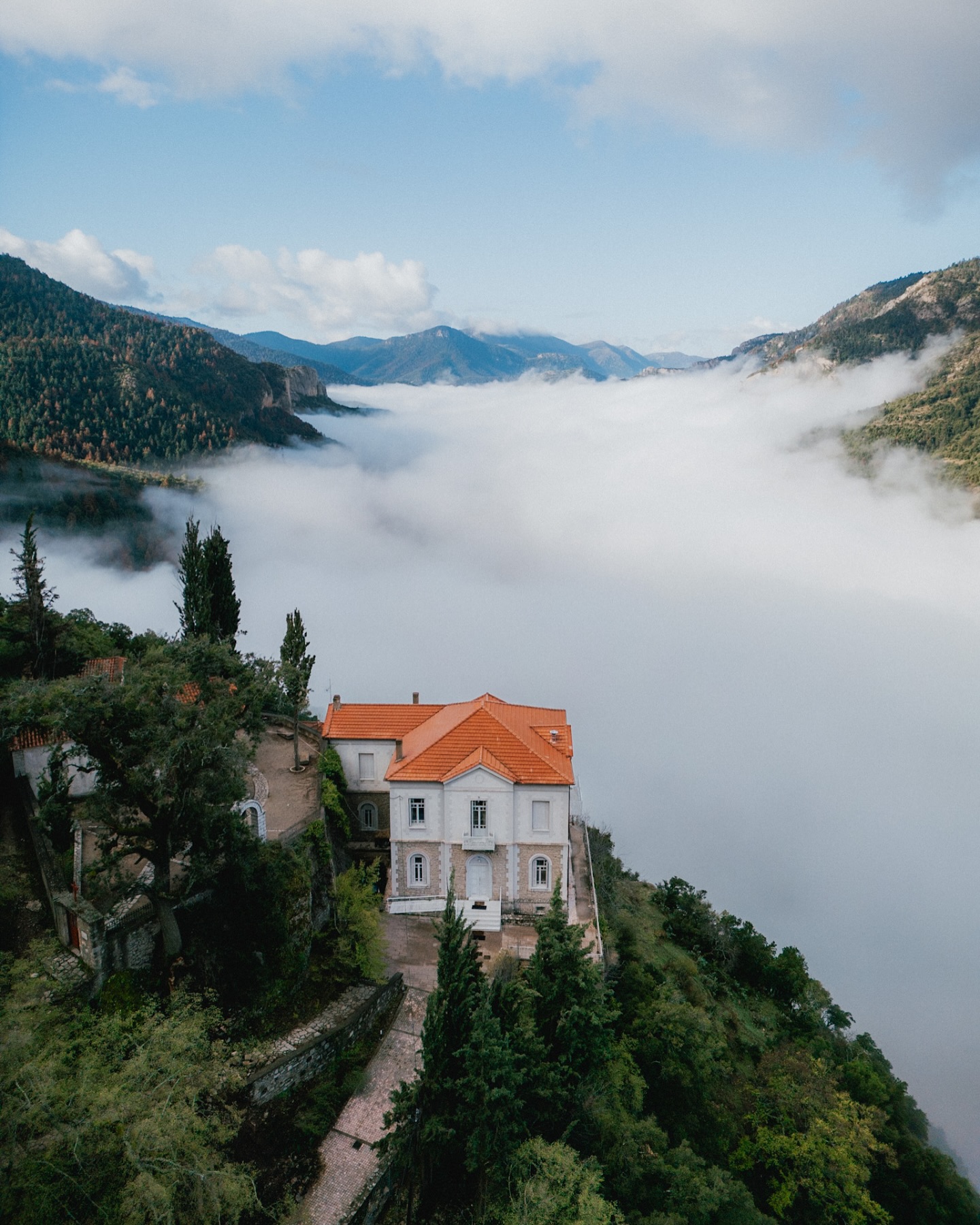 Just imagine mornings here 👀