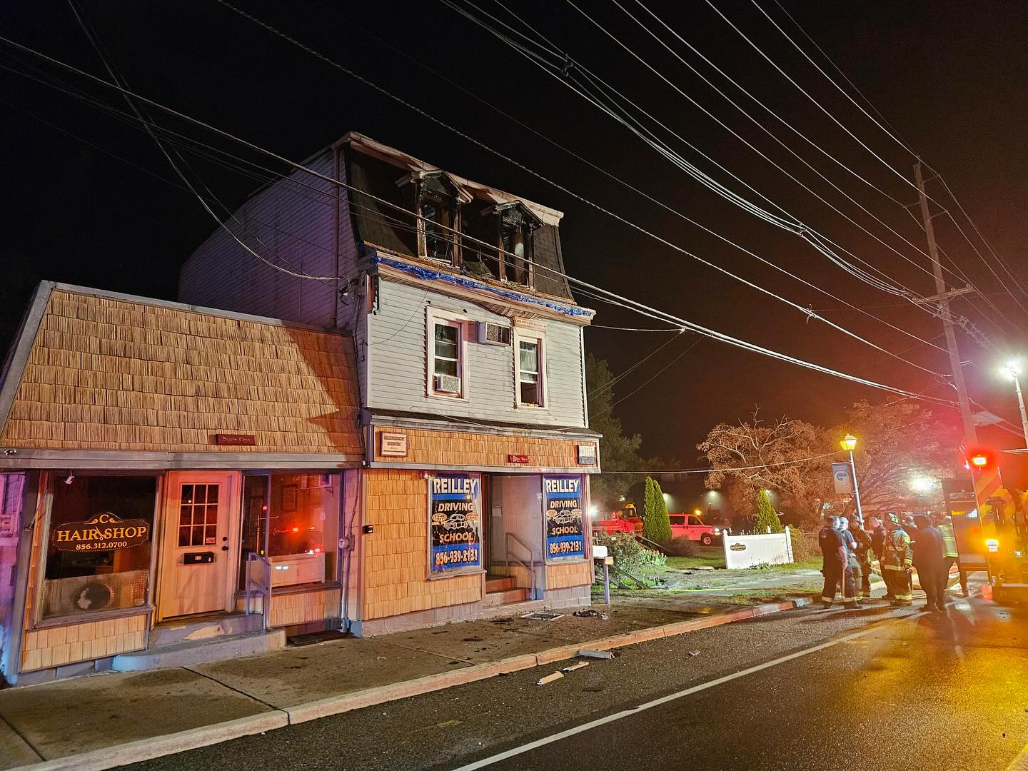 Last night, Rehab 13 responded to a commercial fire in the 400 block of Black Horse Pike in Gloucester Township. Our team was on site for nearly 3 hours, providing crucial rehab support to first responders as they worked tirelessly to bring the fire under control.
We’re proud to stand behind the brave men and women on the front lines—making sure they stay hydrated, fueled, and ready to keep the community safe.
Strong work by everyone involved.
#Rehab13