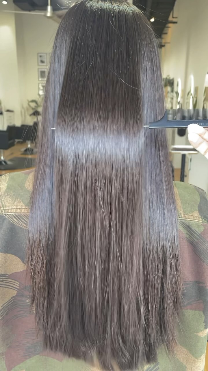 Say Goodbye to Frizz and Hello to Smooth, Sleek Hair!
Hey, beautiful clients! Are you tired of battling frizzy, textured hair that just won’t cooperate? I have the perfect solution for you: a Keratin Treatment!
Here’s why you need this treatment in your life:
1️⃣ **Sleek & Shiny Locks**
Keratin infuses your hair with essential proteins, leaving it smooth, shiny, and
oh-so-gorgeous!
2️⃣ **Frizz Control**
Say farewell to the frizz! Keratin treatment tames those unruly strands, giving you a polished look that lasts for weeks.
3️⃣ **Easier Styling**
Spend less time styling your hair! With reduced frizz and improved texture, your hair will be more manageable and easier to style.
4️⃣ **Long-Lasting Results**
Enjoy beautiful, frizz-free hair for up to 3-6 months with proper care!
5️⃣ **Healthy Hair**
Not only does it make your hair look fabulous, but it also nourishes and strengthens it, promoting overall hair health.
Let me transform your hair and boost your confidence!
