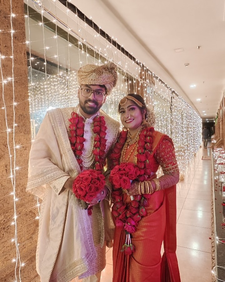 Bride and groom very close to my heart ❤️
#mybride #mycreation #keralaweddingstyles #keralabridalmakeup #keralaweddingtrends #bridal