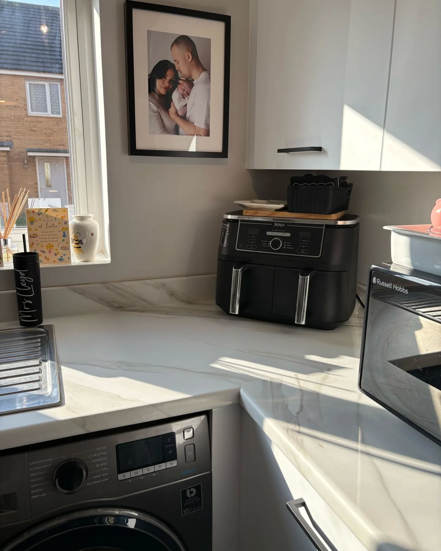 Kitchen wrap renovation complete ā
ļø More images to follow..
⢠Marble White Satin countertop & upstanding
⢠Bright White Matt door & end panelling
⢠Upgraded Black Satin handles
For all enquiries, please get in touch via our WhatsApp messaging service 07769038348 Business
#Interiorwraps #bristol #southwest #wrapspecialist
#interiortransformations