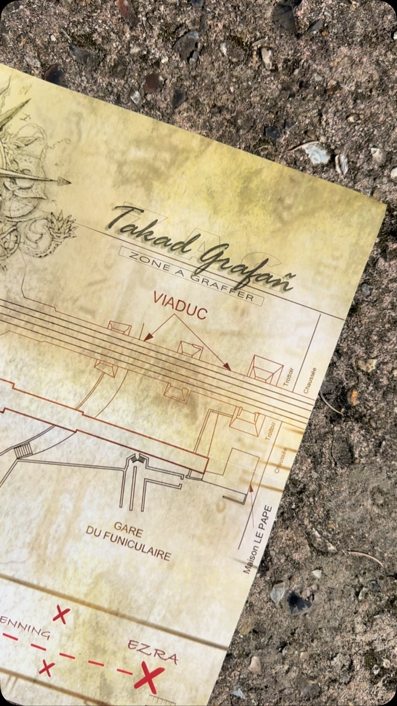 Le plan est enfin dévoilé… 🗝️🗺️
Le tunnel du MX Arts Tour t’ouvre ses portes secrètes.
Sauras-tu percer les mystères de la légende du Dragon ?
🗺️ Suis le chemin…
🔥 Traverse les ombres…
🐉 Et affronte la légende.
L’aventure commence ici.
Le plan d’accès est entre tes mains.
#MXArtsTour #LégendeDuDragon #ArtUrbain #TunnelSecret #AventureArtistique #UrbanQuest #morlaixartstour #obsidian #streetart #morlaix